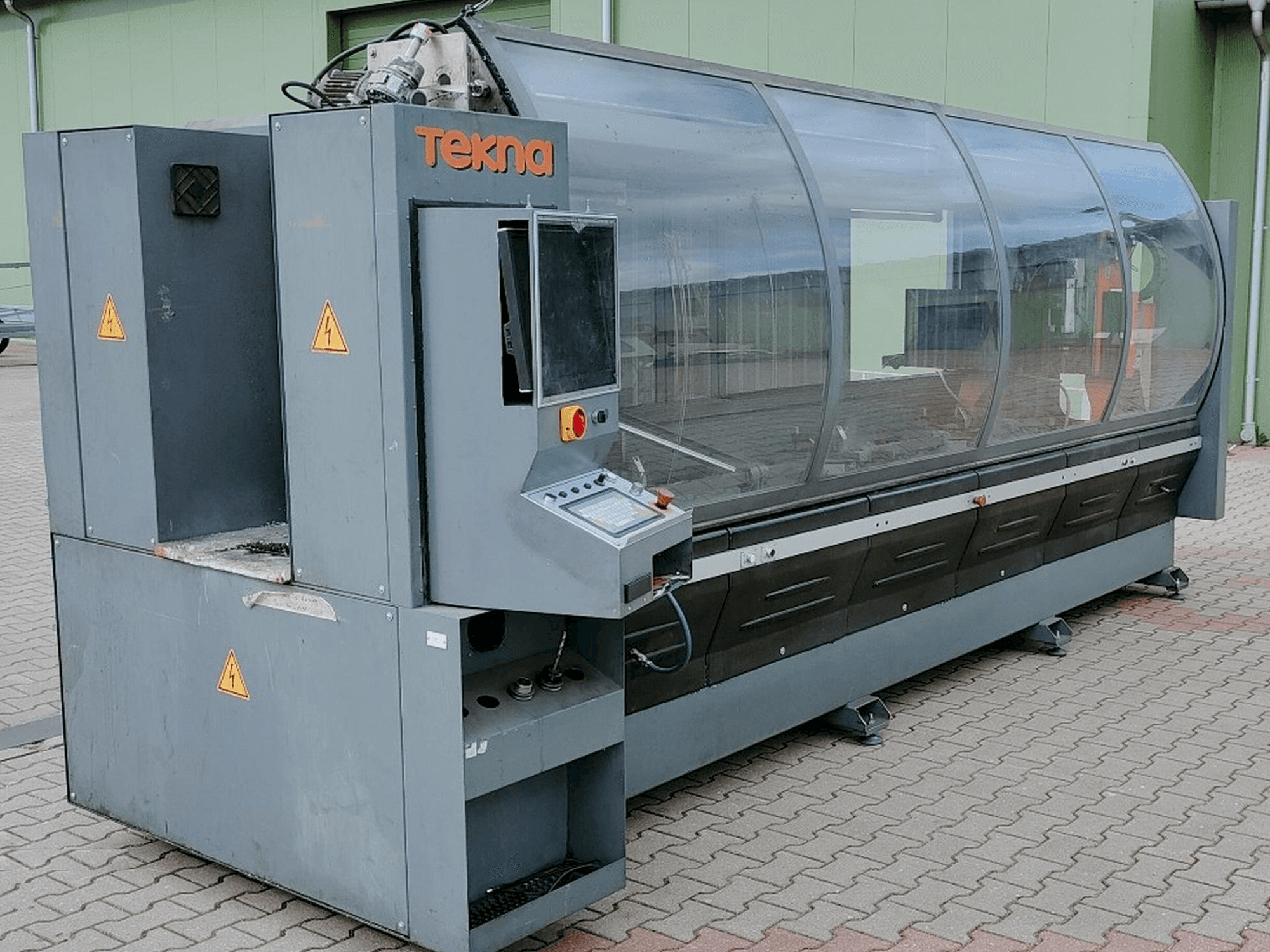 Masina Tekna TK427-3 eestvaade