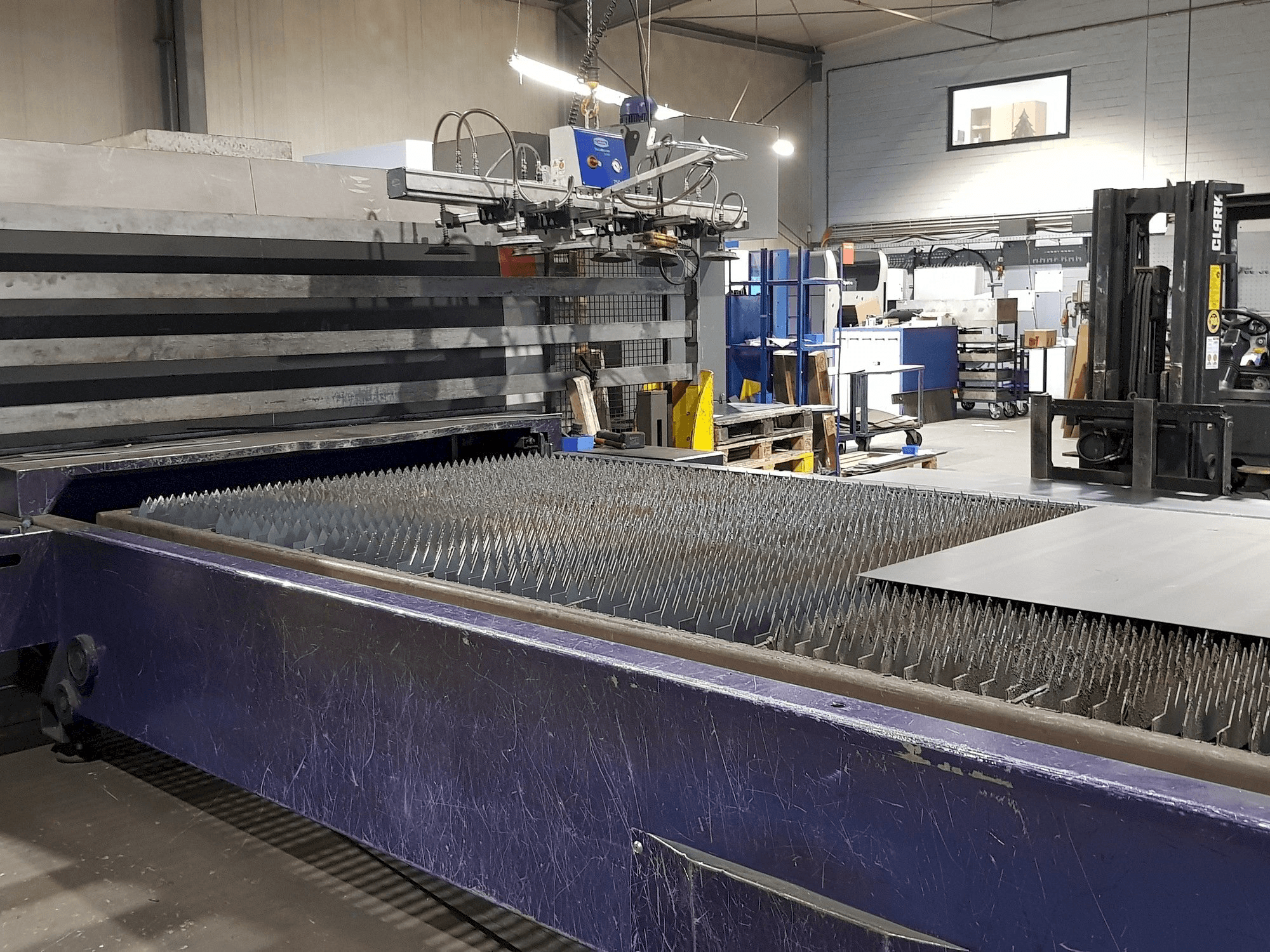 Masina Bystronic Fiber 4000x2000 eestvaade