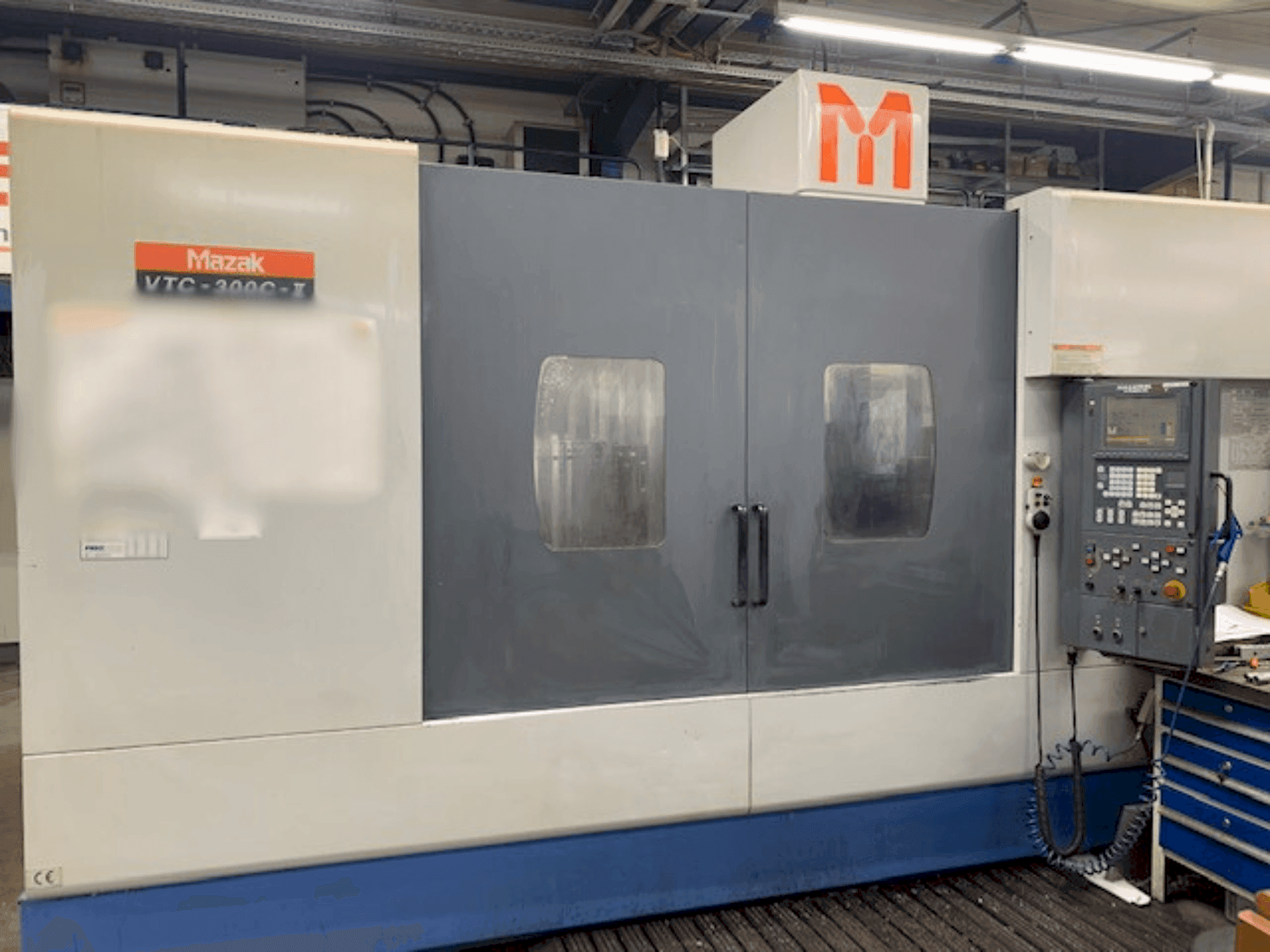Masina Mazak VTC 300C II eestvaade