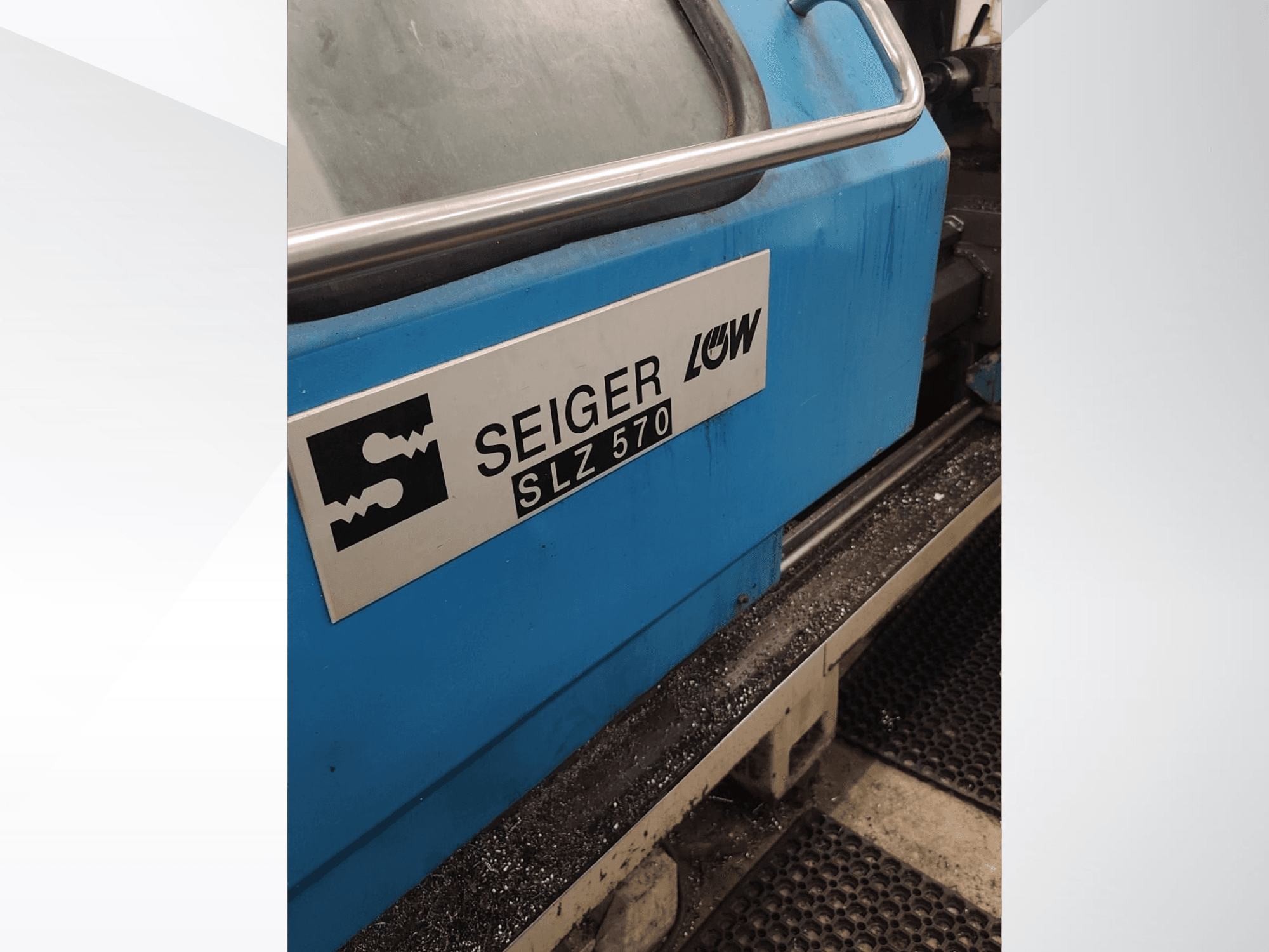 SEIGER SLZ570 treipinki lähedalt võetud külgvaade, millel on sinine välisviimistlus ja logo ning millel on näha juhtimisfunktsioone.