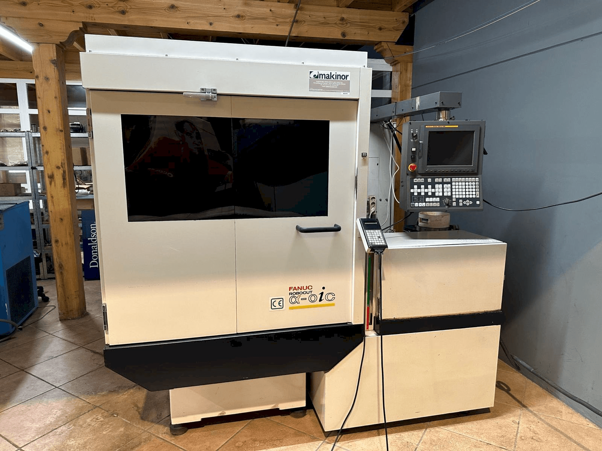 Masina FANUC Robocut Alpha-0iC eestvaade