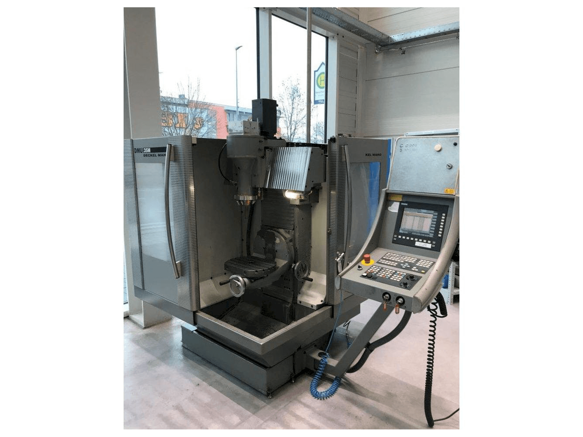 Masina DECKEL MAHO DMU 35 M eestvaade