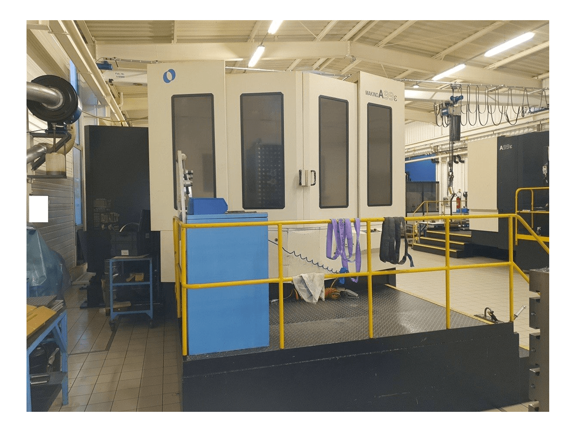 Masina Makino A99 eestvaade