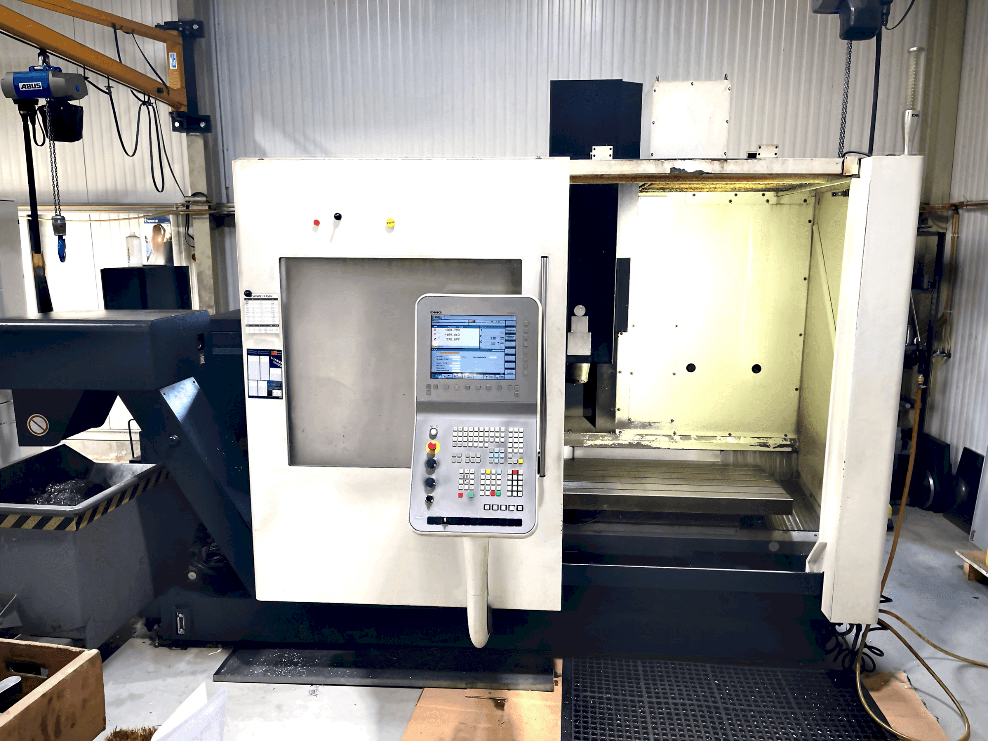 Masina DMG MORI DMC 1035 v eco eestvaade
