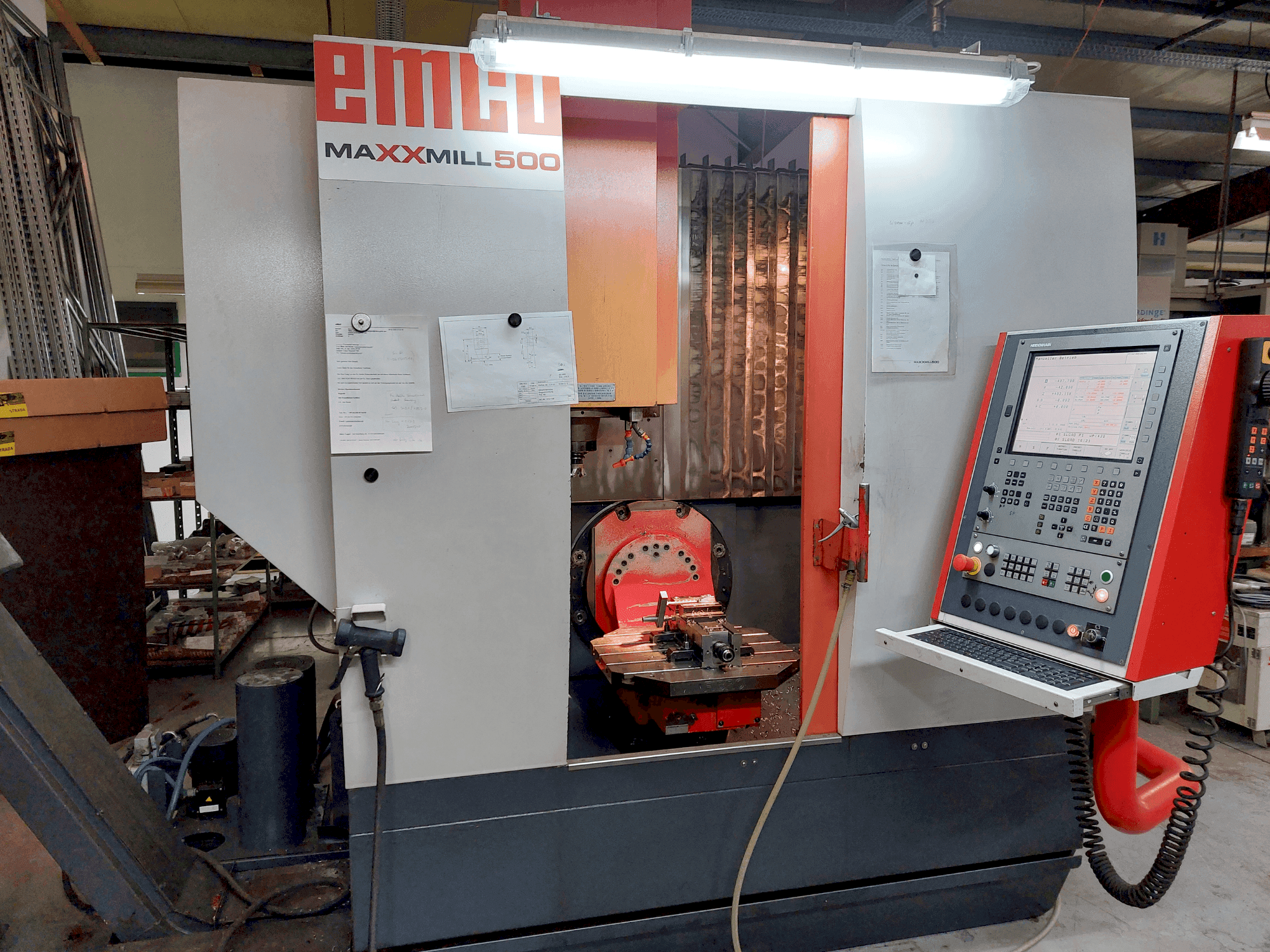 Masina EMCO Maxxmill 500U eestvaade