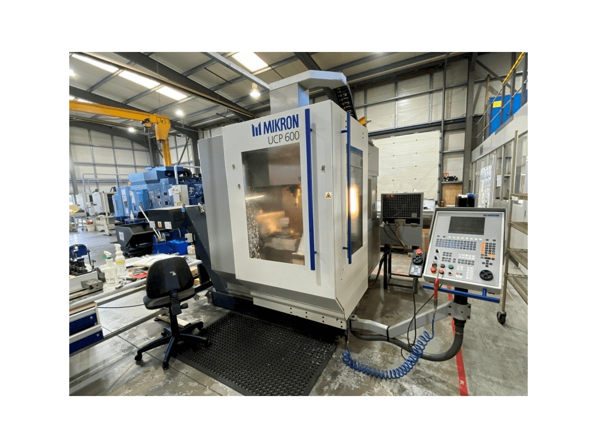 Masina MIKRON UCP 600 eestvaade