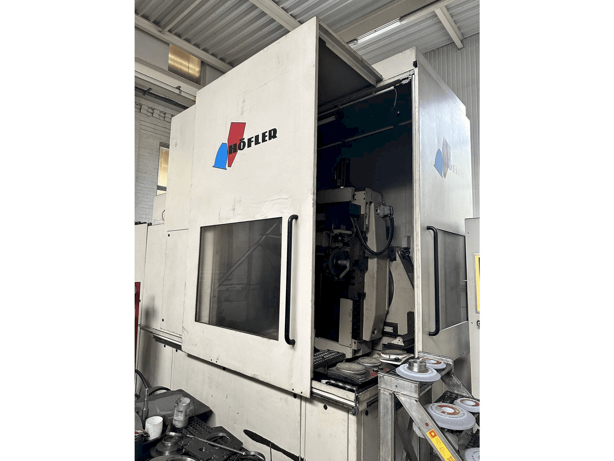 Masina HOFLER NOVA CNC 1000 eestvaade