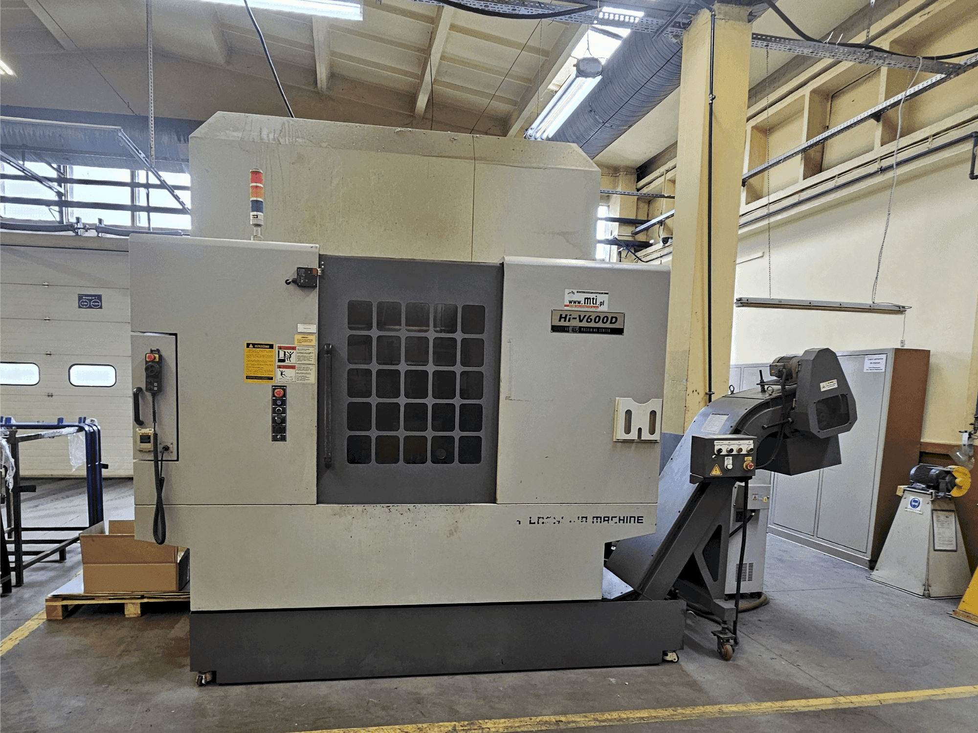 Masina HYUNDAI KIA Hi-V600D eestvaade