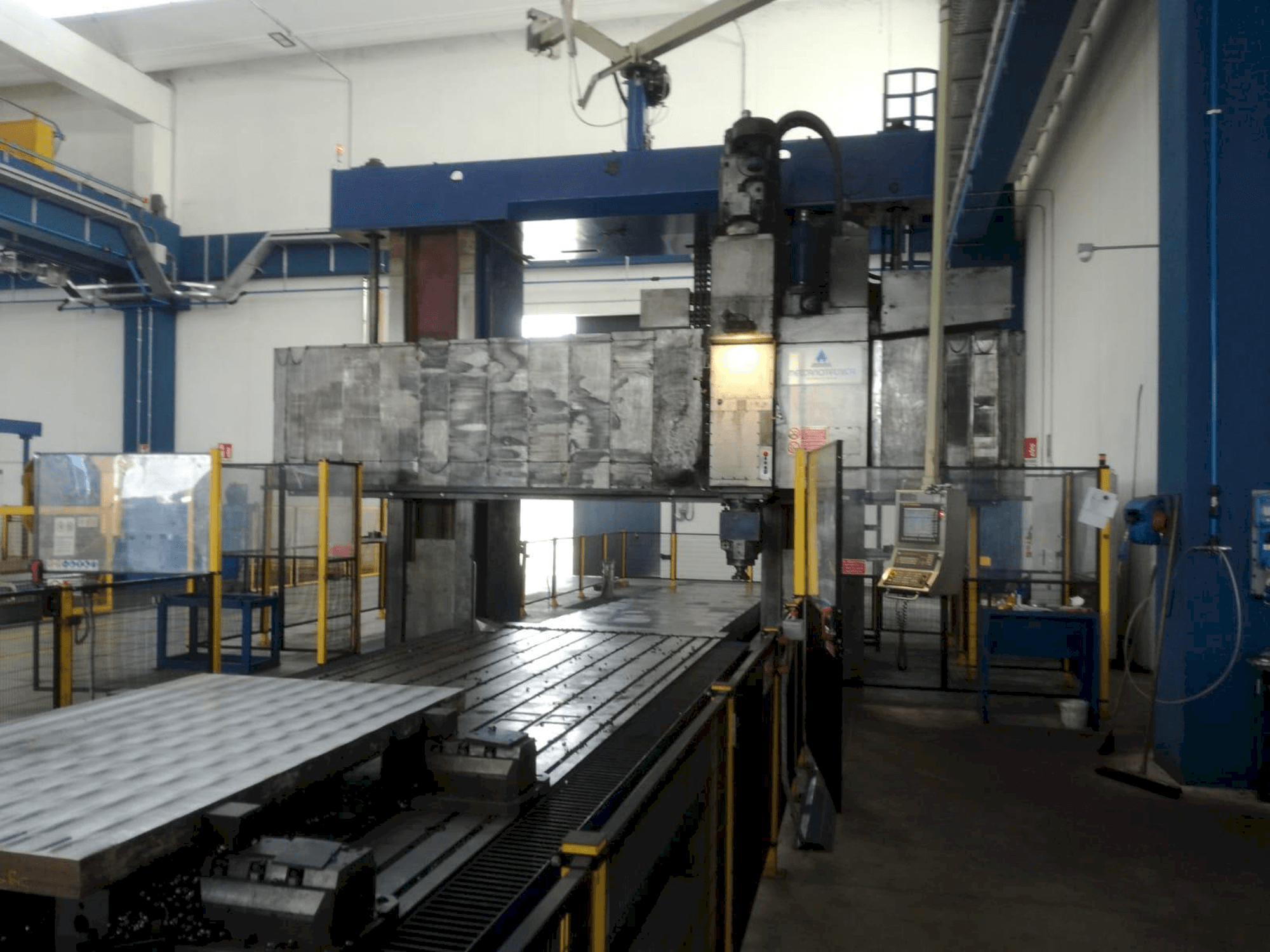 Masina STANKO Fresa a Portale eestvaade