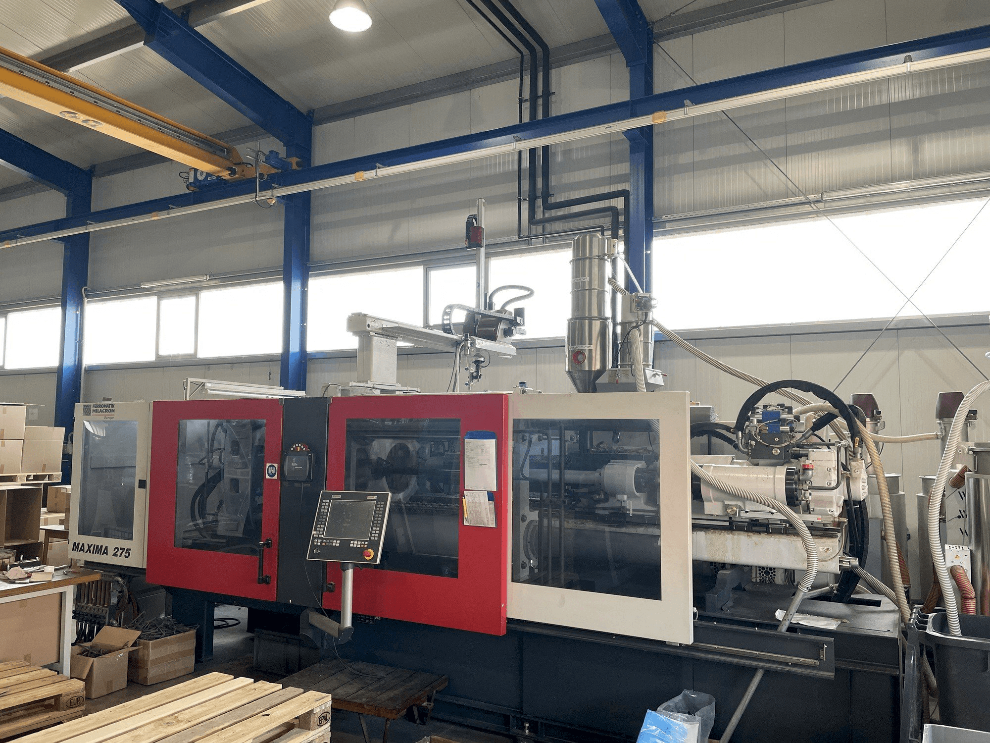 Masina FERROMATIK MILACRON Maxima 275 eestvaade