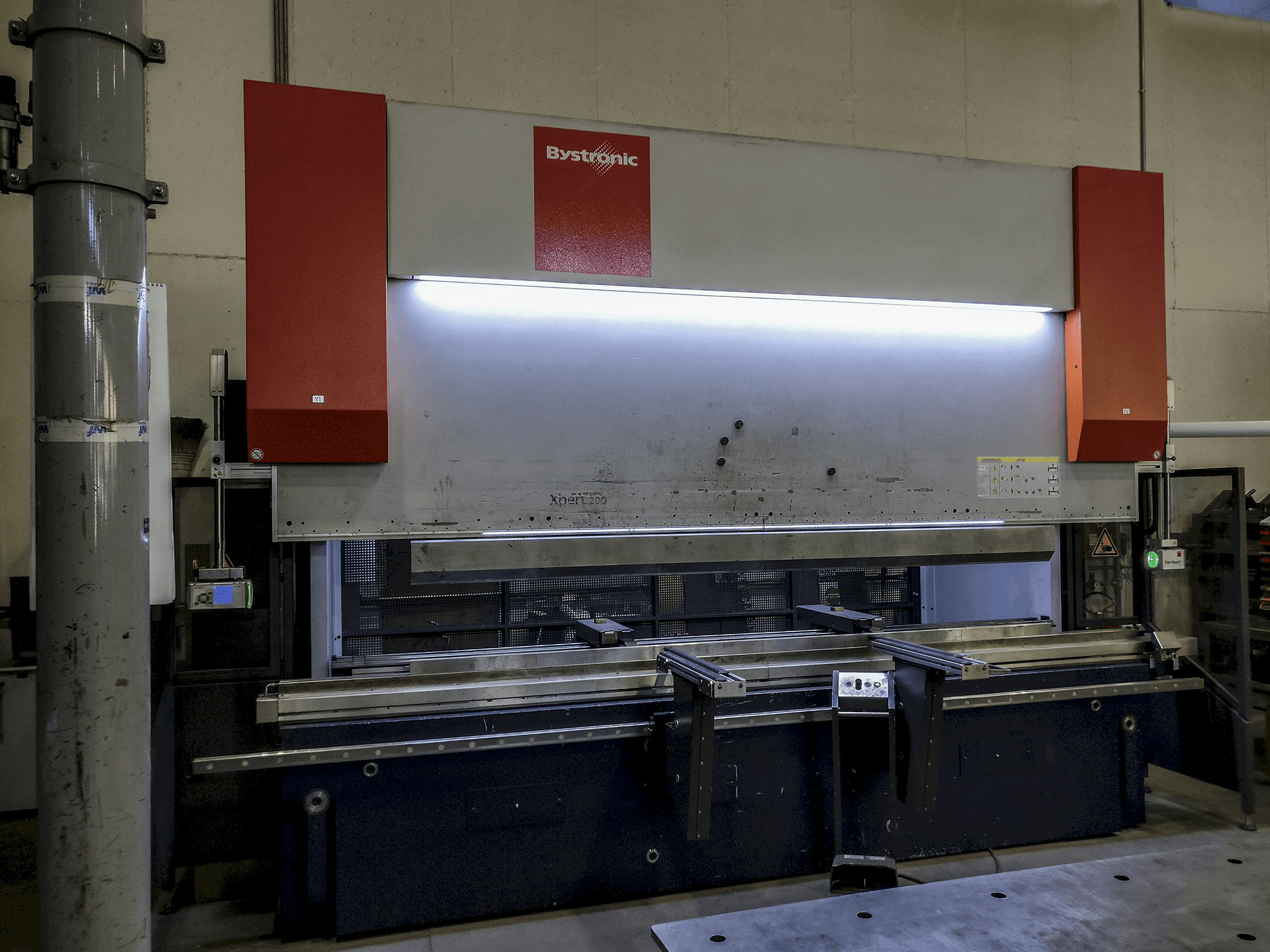 Masina Bystronic Xpert 200x4100 eestvaade