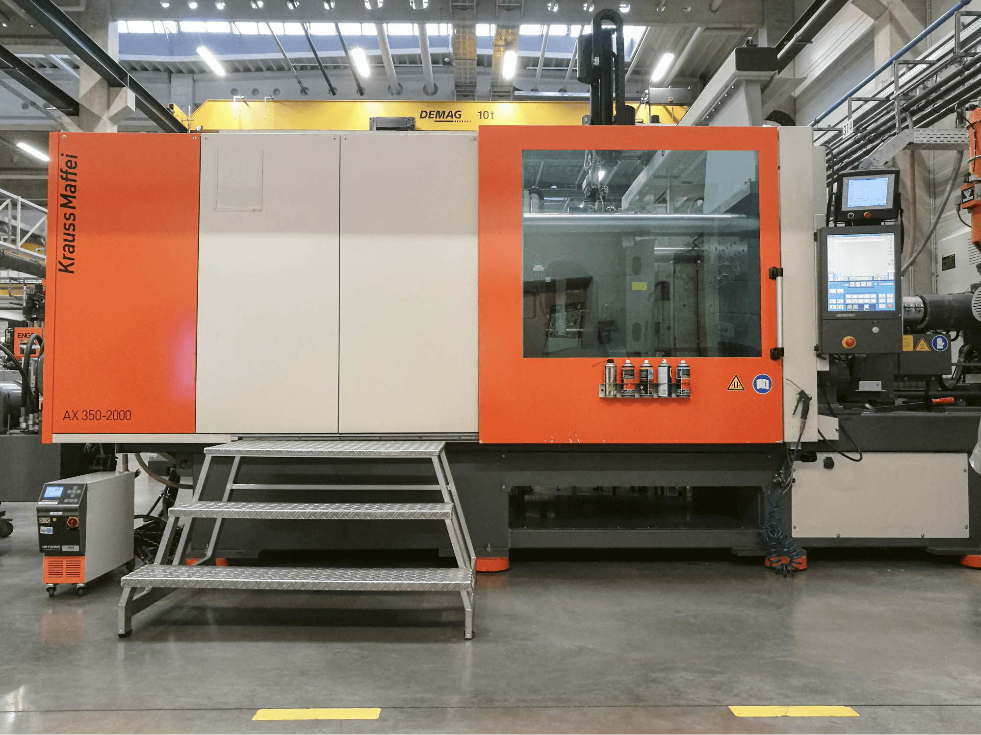 Masina Krauss Maffei 350-2000 AX eestvaade