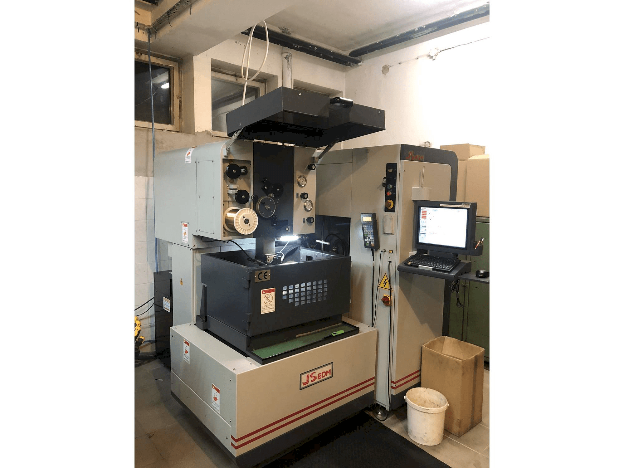 Masina JS EDM Wi-200s eestvaade