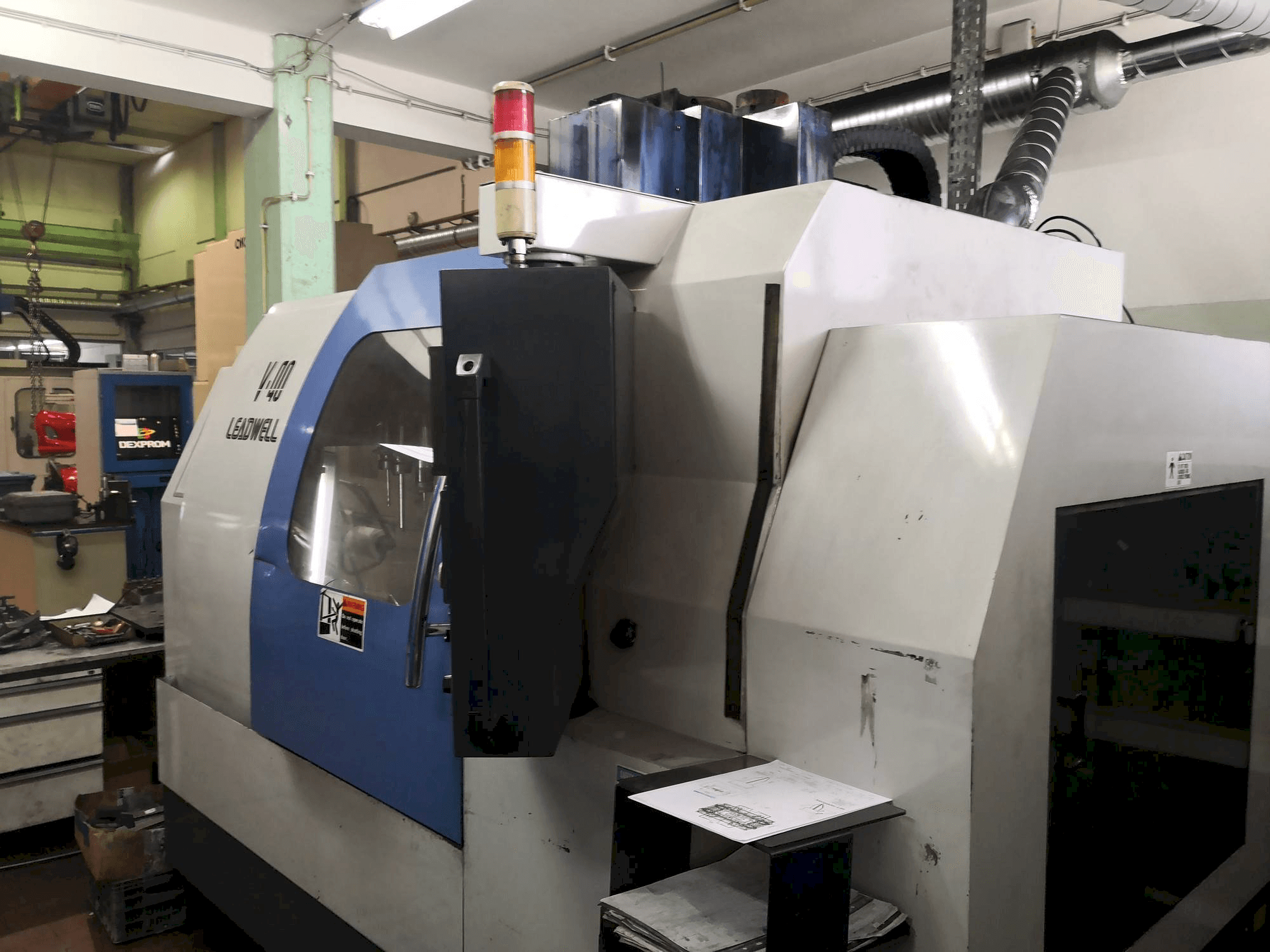 Masina Leadwell V-40 eestvaade