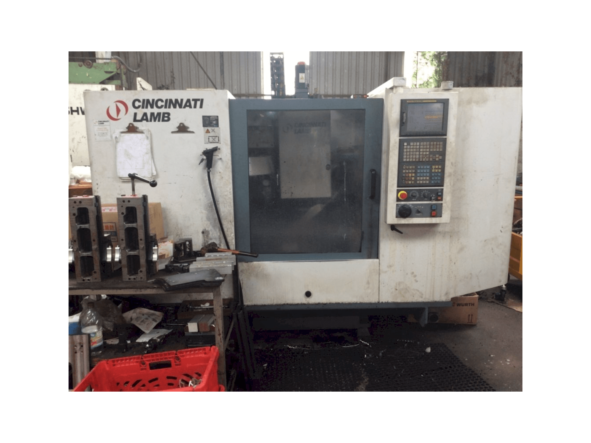 Masina Cincinnati Lamb VCnC 760 eestvaade