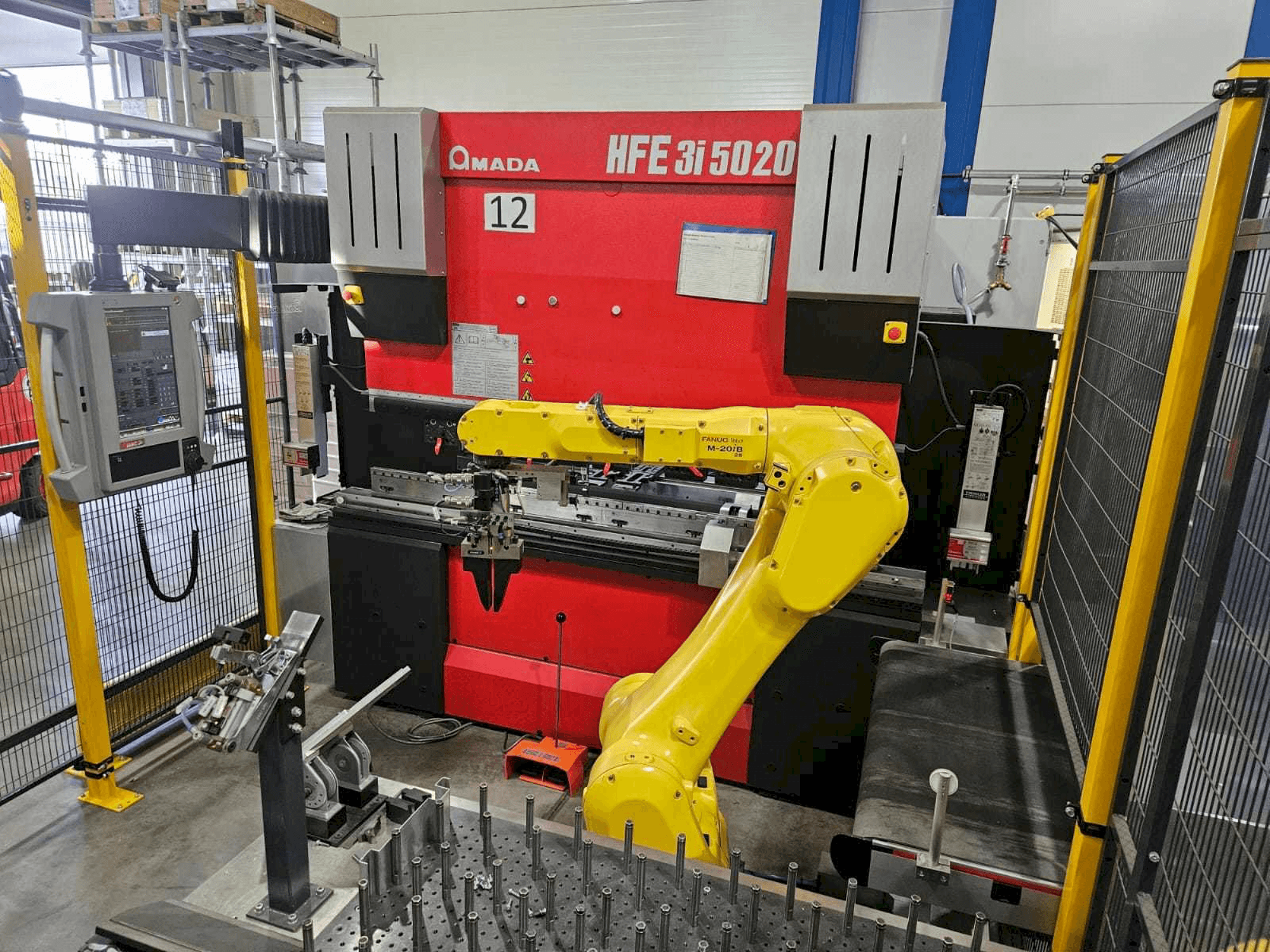 Masina AMADA HFE5020 3i + Robot eestvaade
