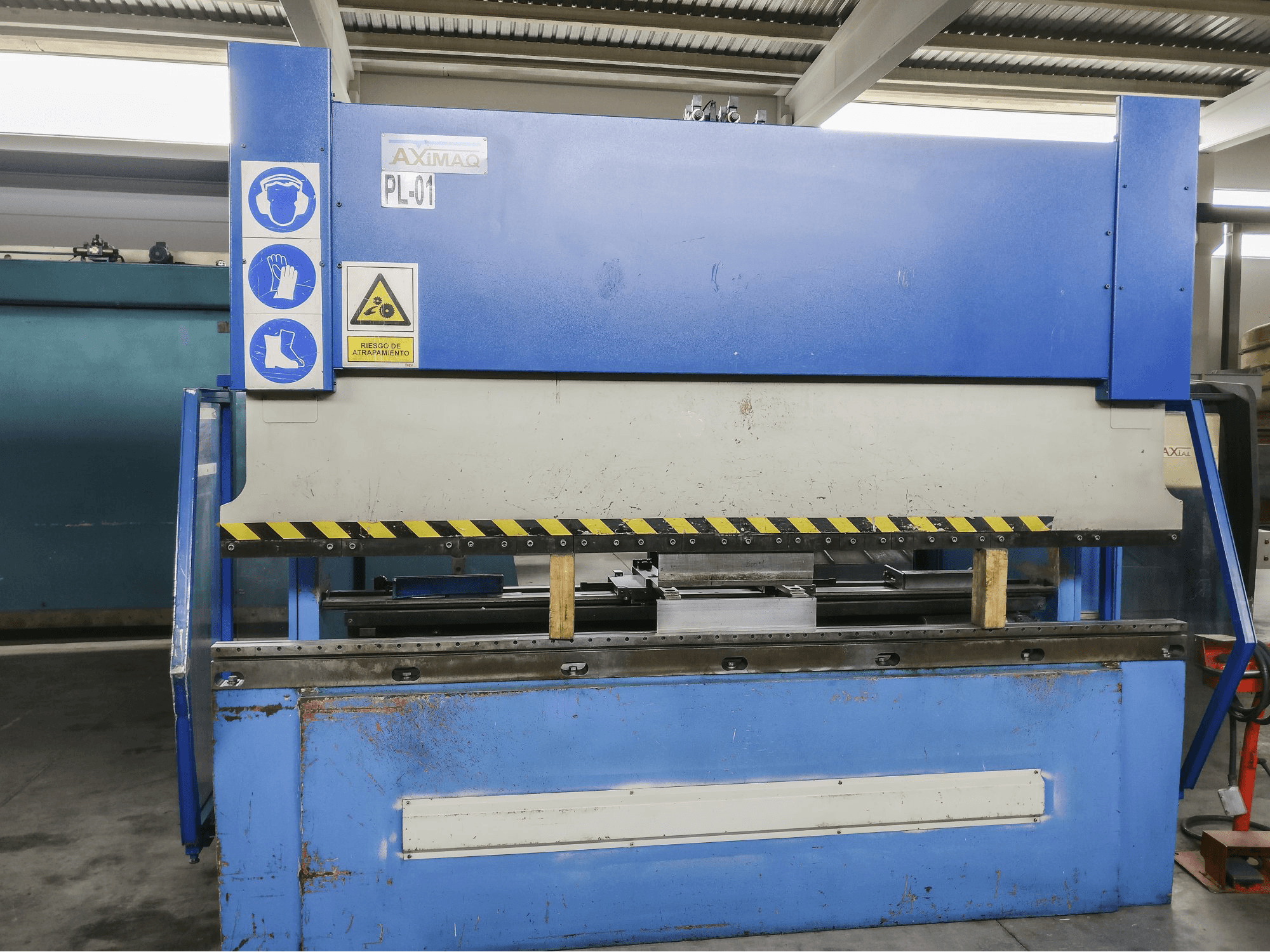 Masina Axial PHSB 123 eestvaade