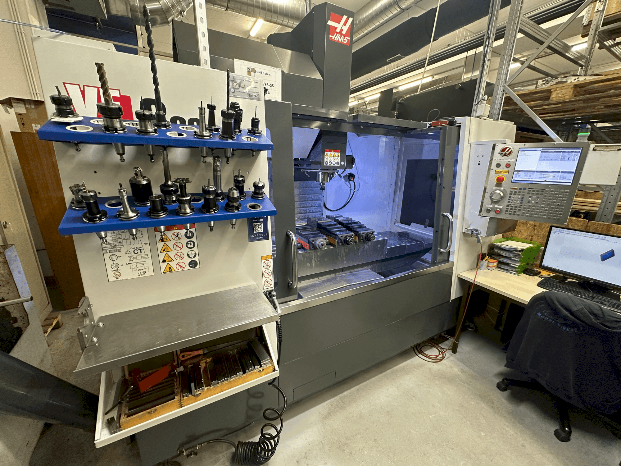 Masina HAAS VF-3SS eestvaade