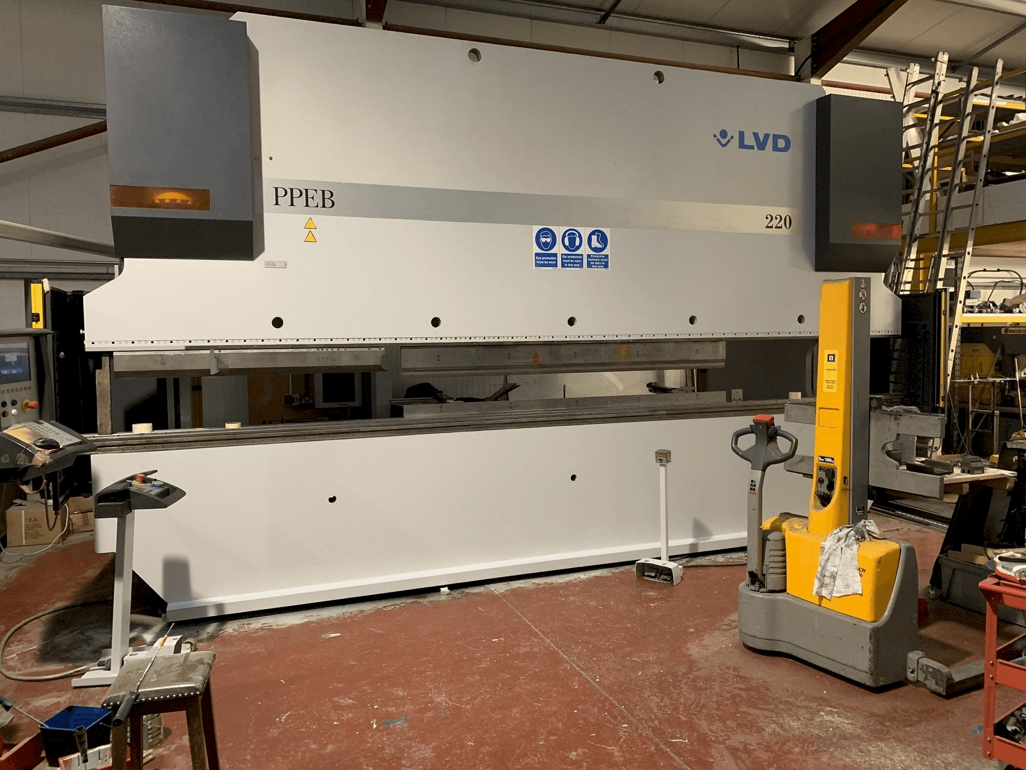 Masina LVD PPEB 220/6100 eestvaade