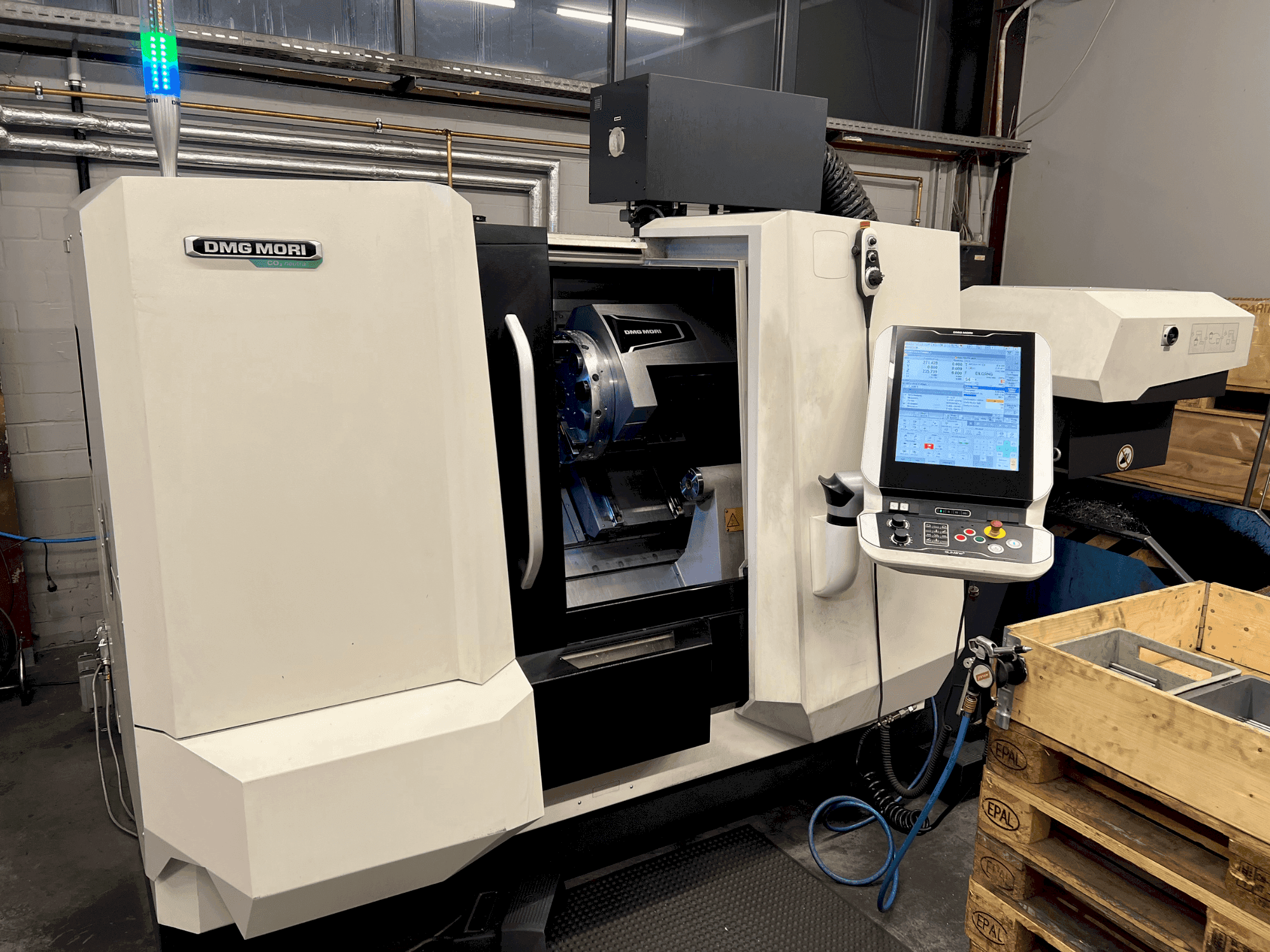 Masina DMG MORI CLX 350 V4 eestvaade