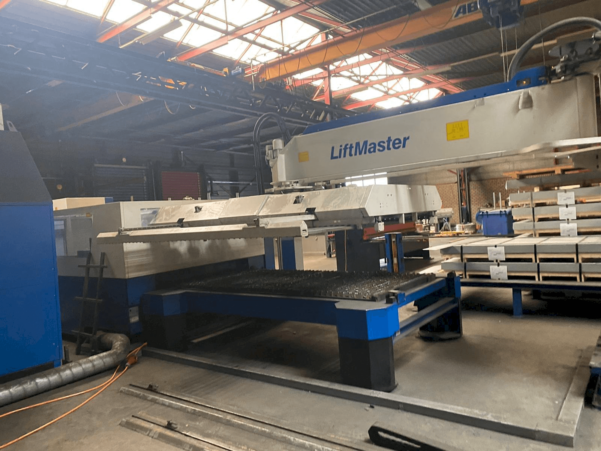 Masina Trumpf Trumatic L3050 eestvaade