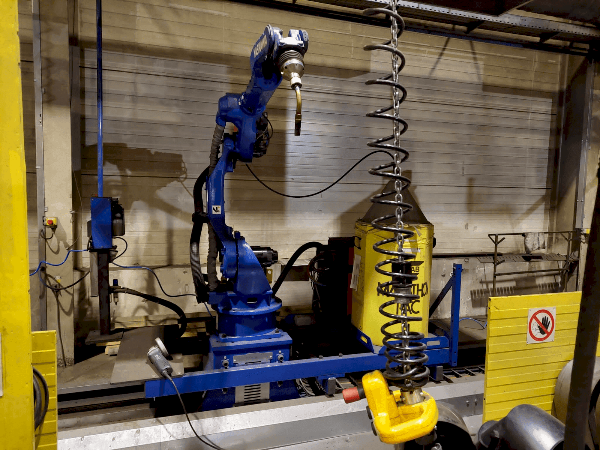 Masina Yaskawa MA2010 Welding Station eestvaade