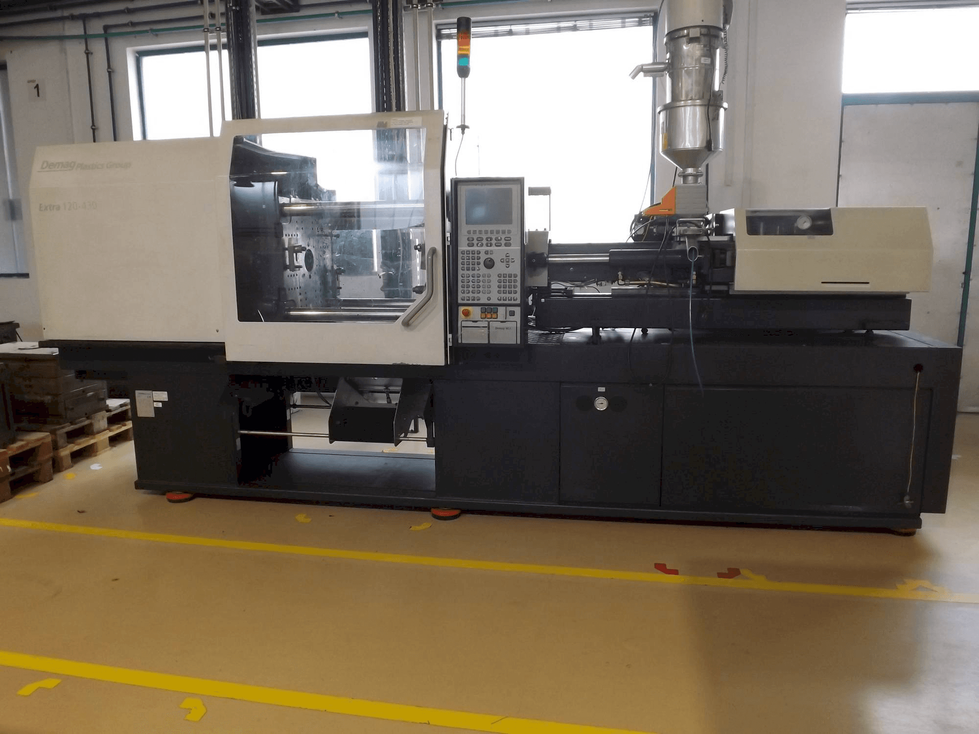 Masina DEMAG Extra 120-430 eestvaade