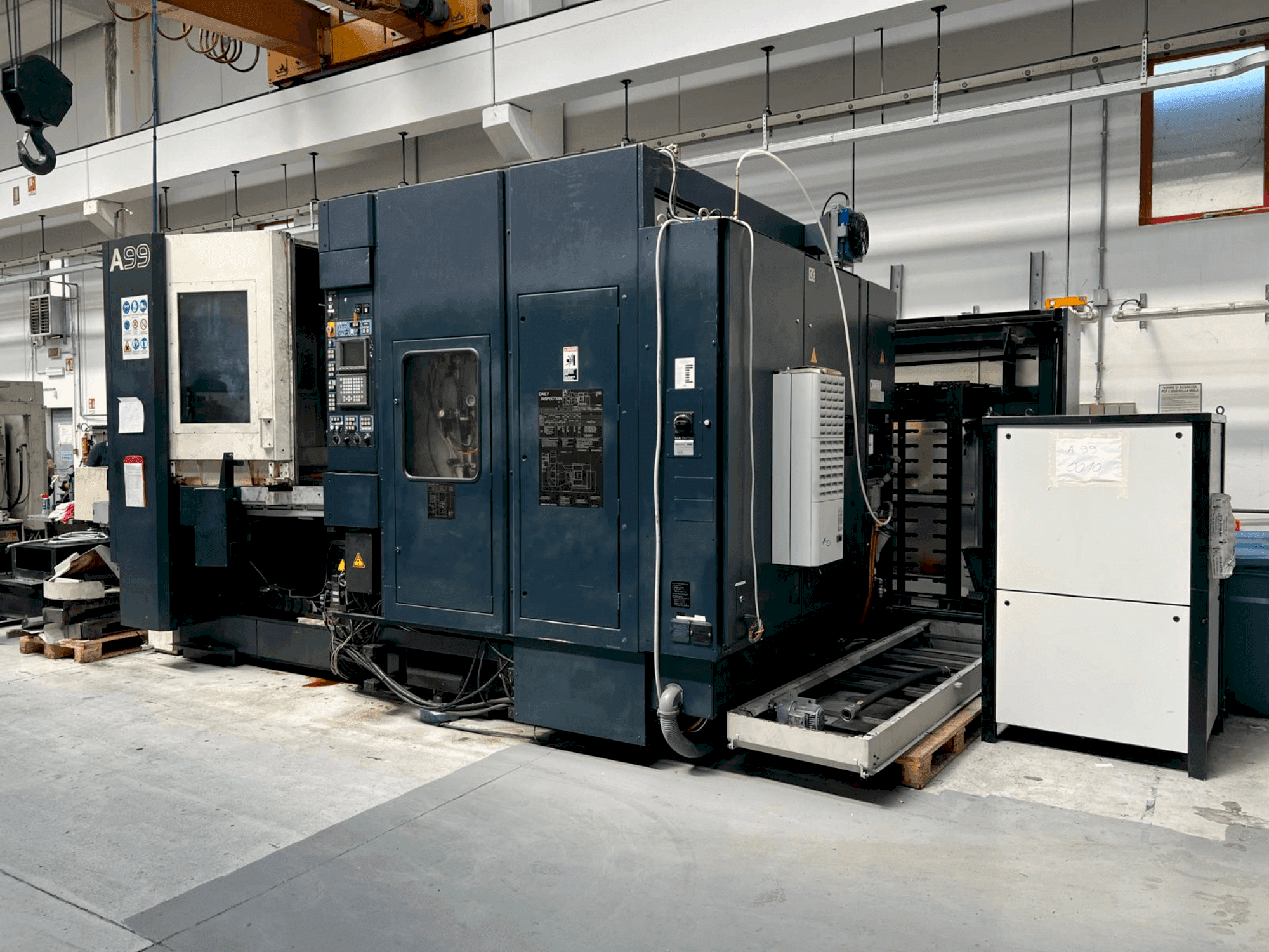 Masina Makino A99-A132 eestvaade