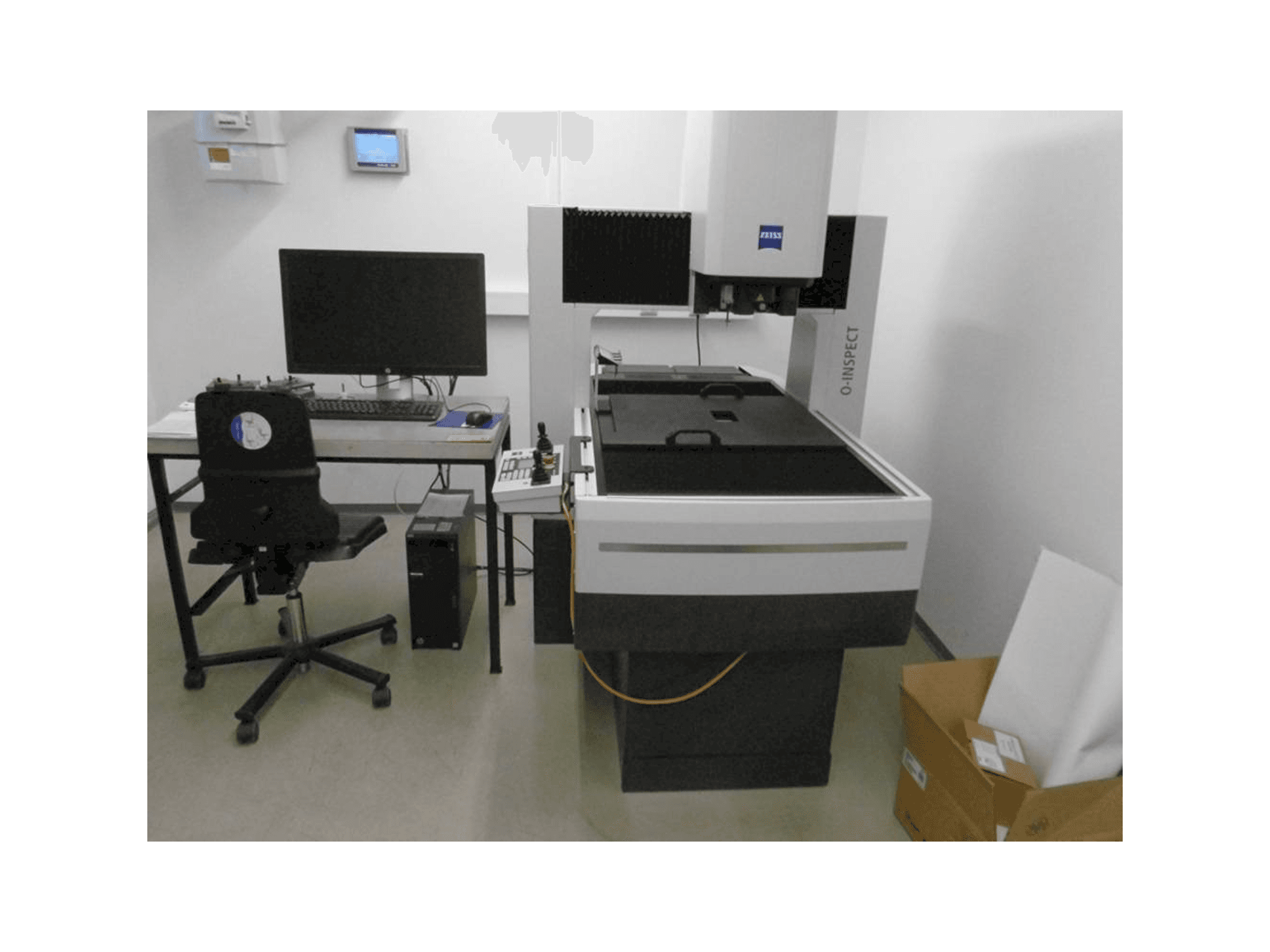 Masina ZEISS O-Inspect 543 eestvaade