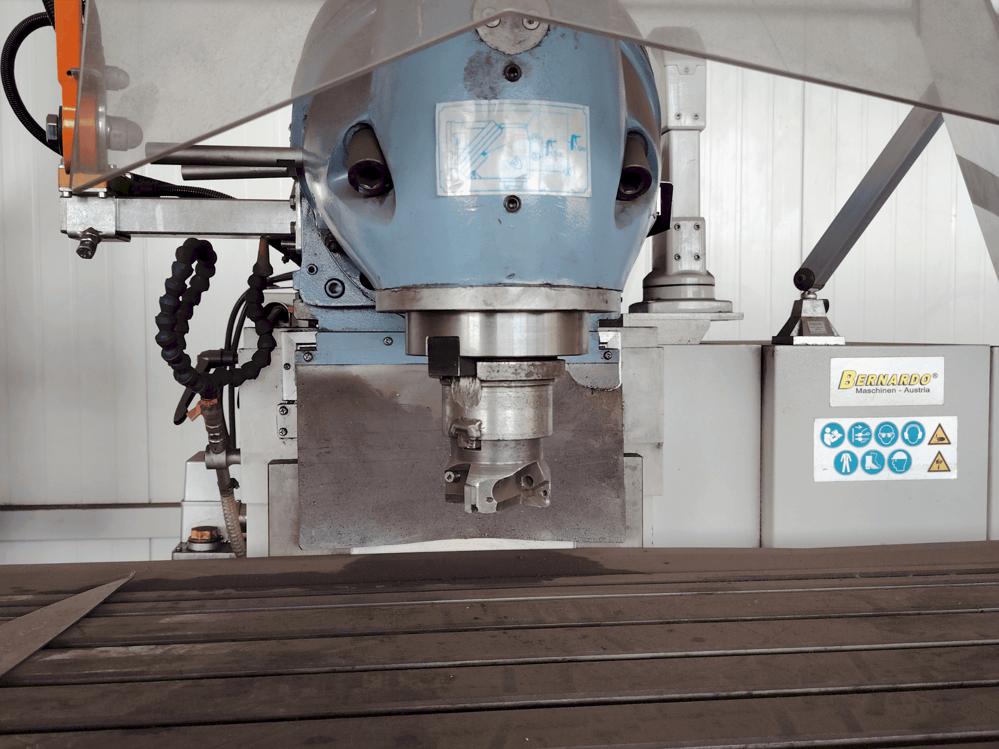 Masina Bernardo Variomill FU 2000E Servo eestvaade