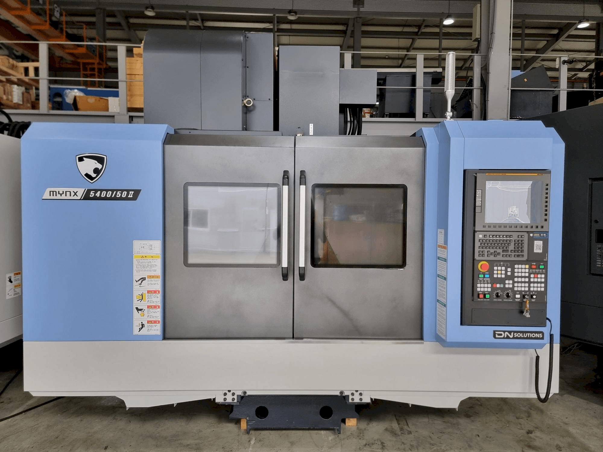 Masina DOOSAN MYNX 5400/50 eestvaade