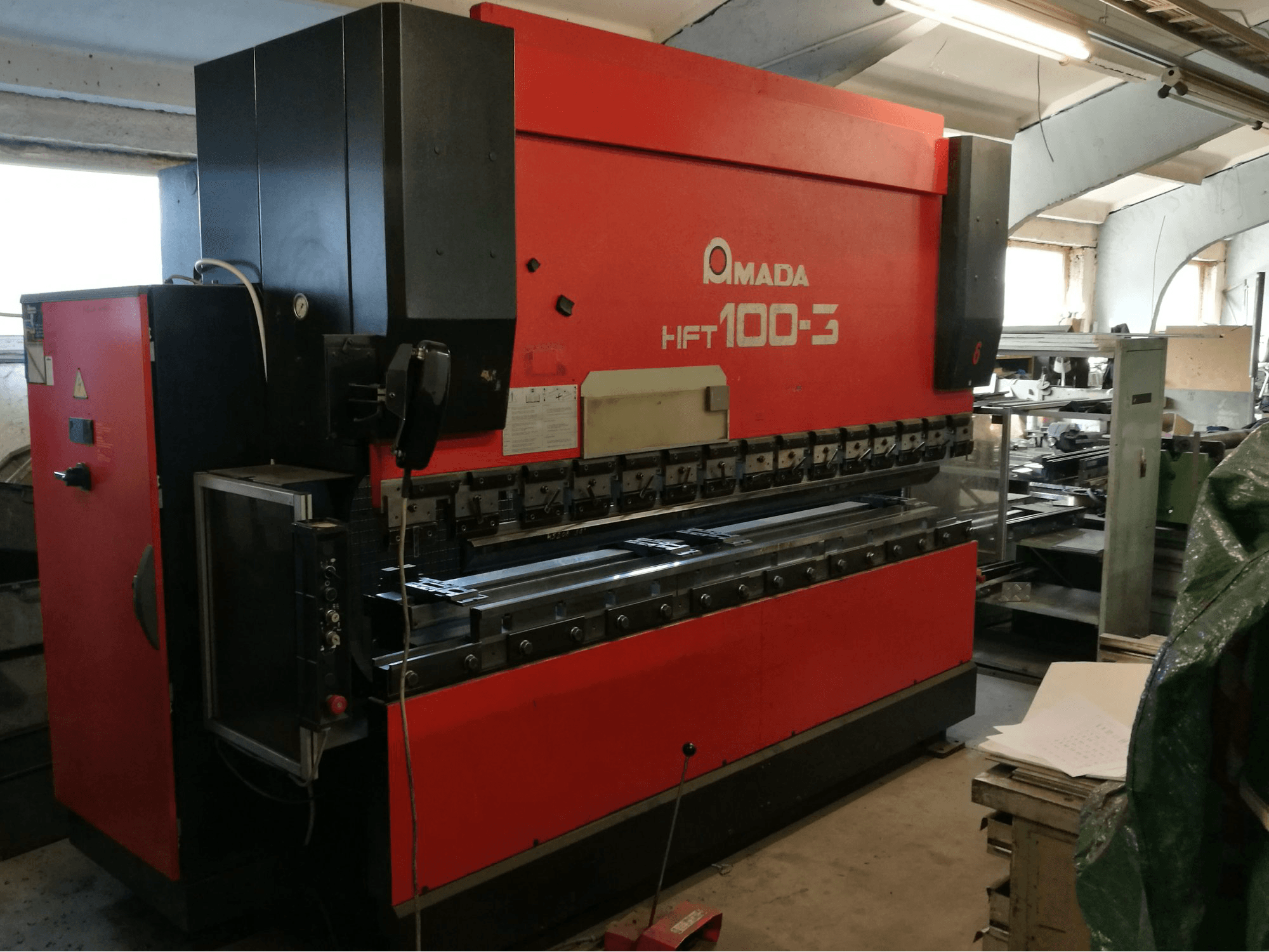 Masinavaade AMADA HFT 100-3 vasakult
