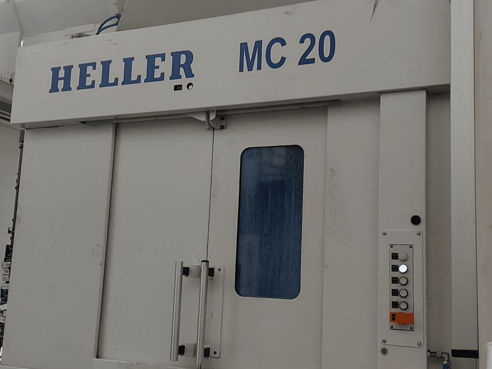 HELLER MC 20 horisontaaltöötluskeskuse esikülg, millel on näidatud juhtpaneel ja esiaken.