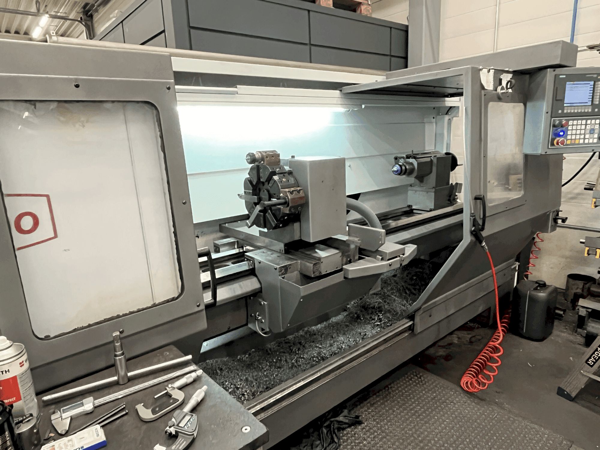 Masina Pinacho SE 325/2000 eestvaade