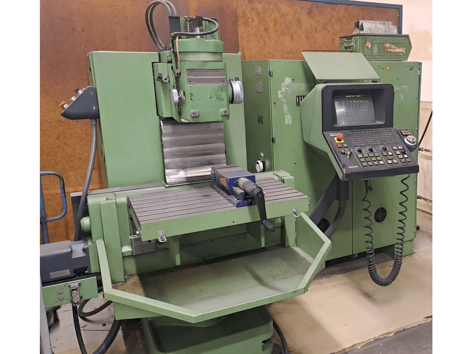 Masina DECKEL FP3NC eestvaade