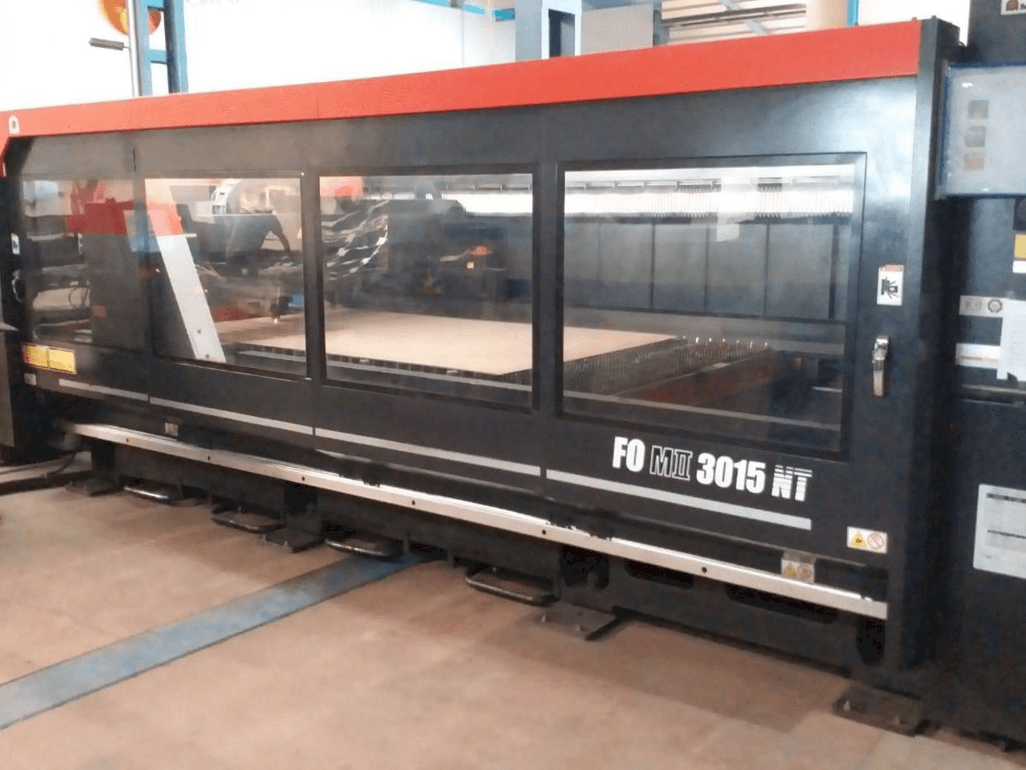 Masina AMADA F0M2 3015 MT eestvaade