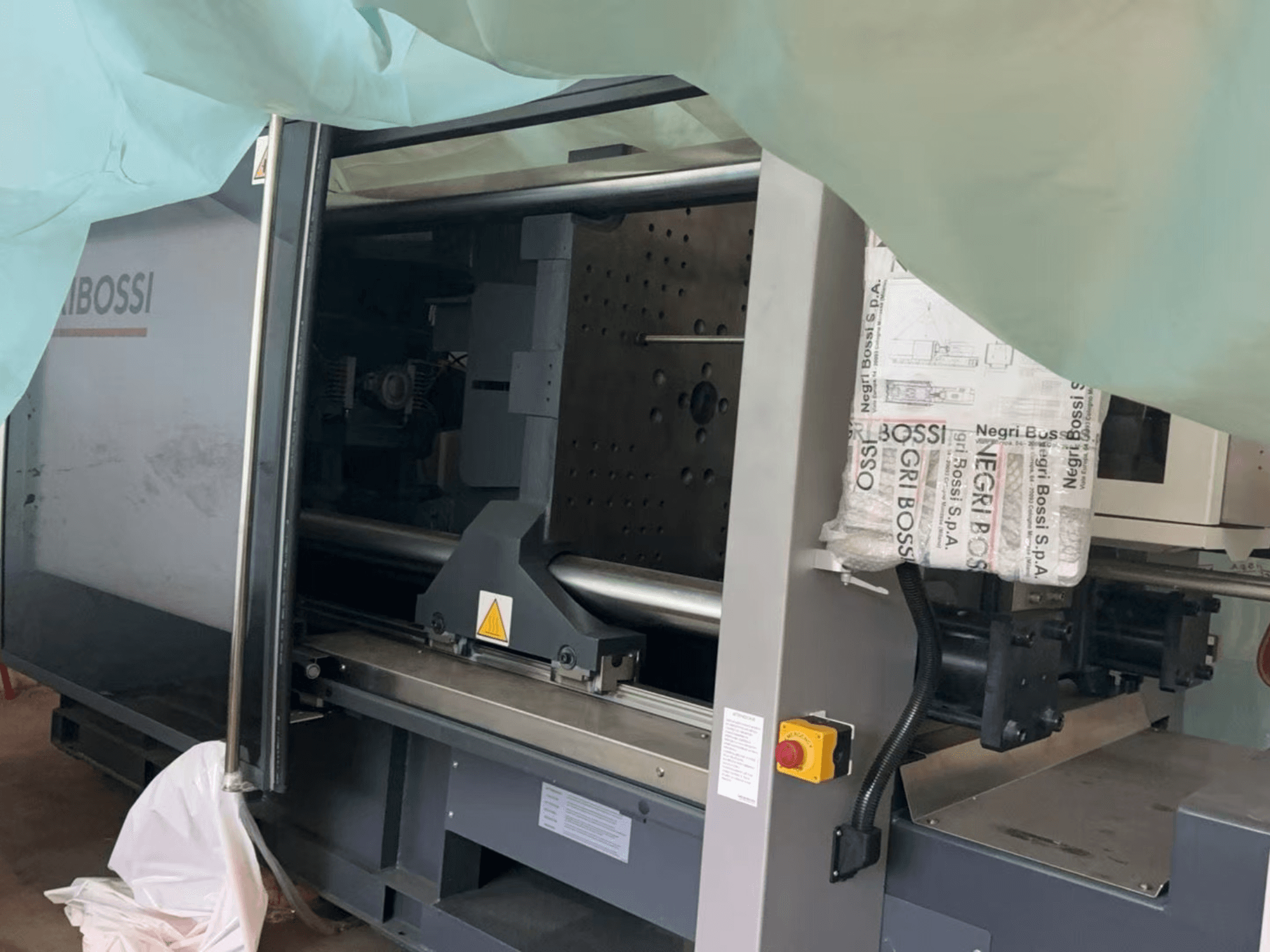 Negri Bossi NOVA e350T H1550 elektriline survevalu masin, külgvaade, millel on avatud uks ja sisemised komponendid.