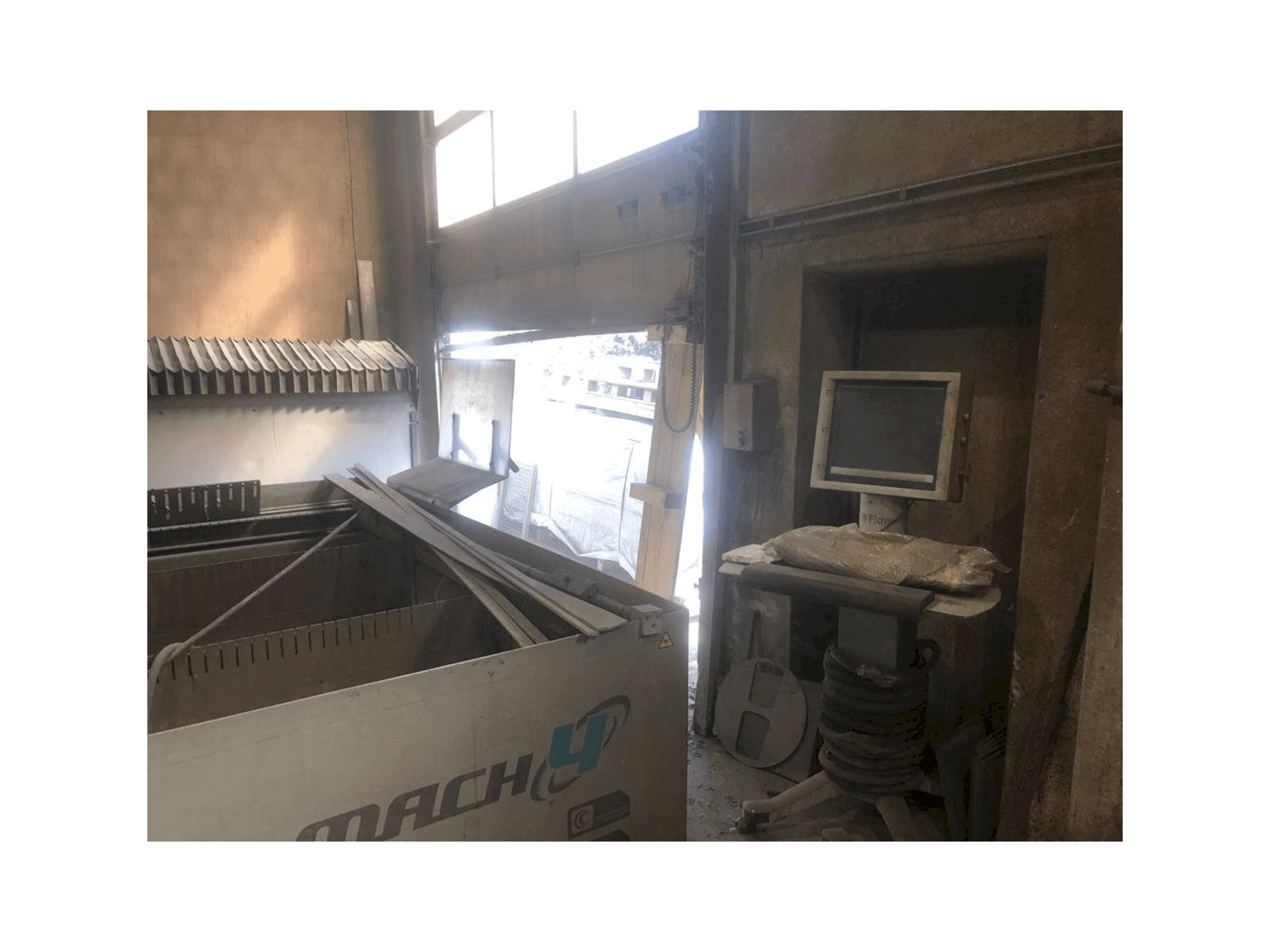 Masina Flow Mach 4 3D vasaku külje vaade