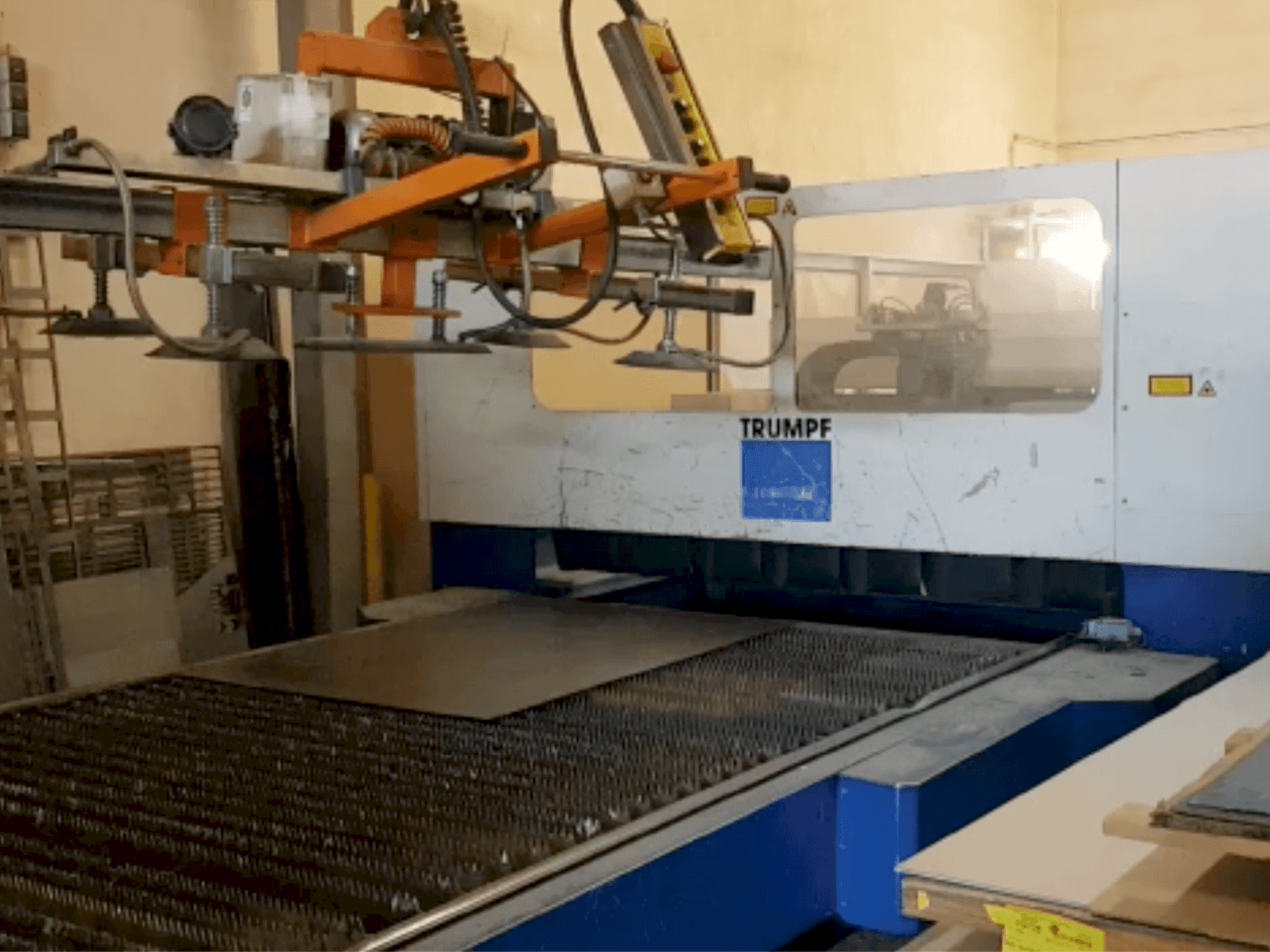 Masina Trumpf Trumatic L3030 eestvaade