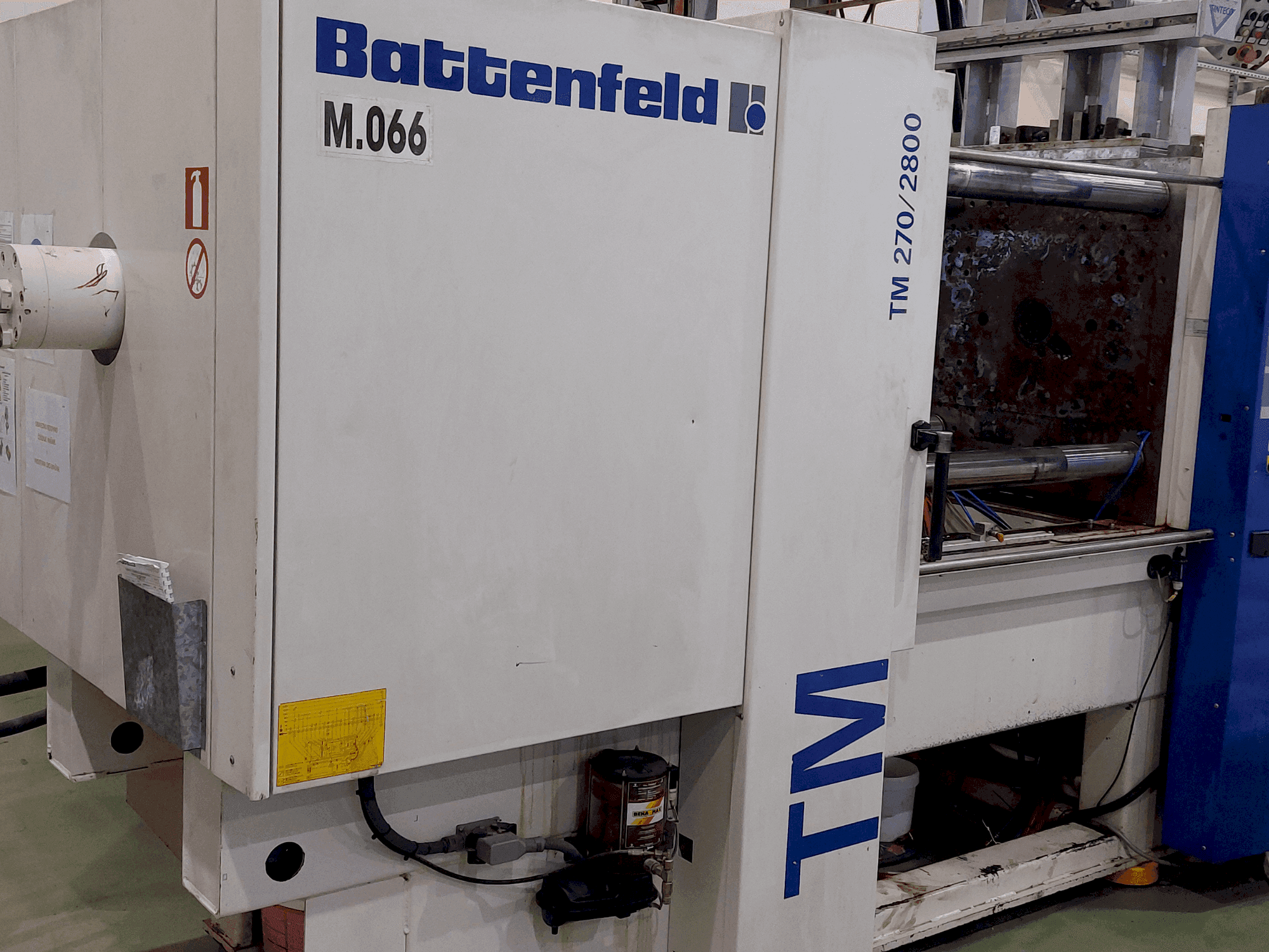 Masina Battenfeld TM 270 / 2800 eestvaade