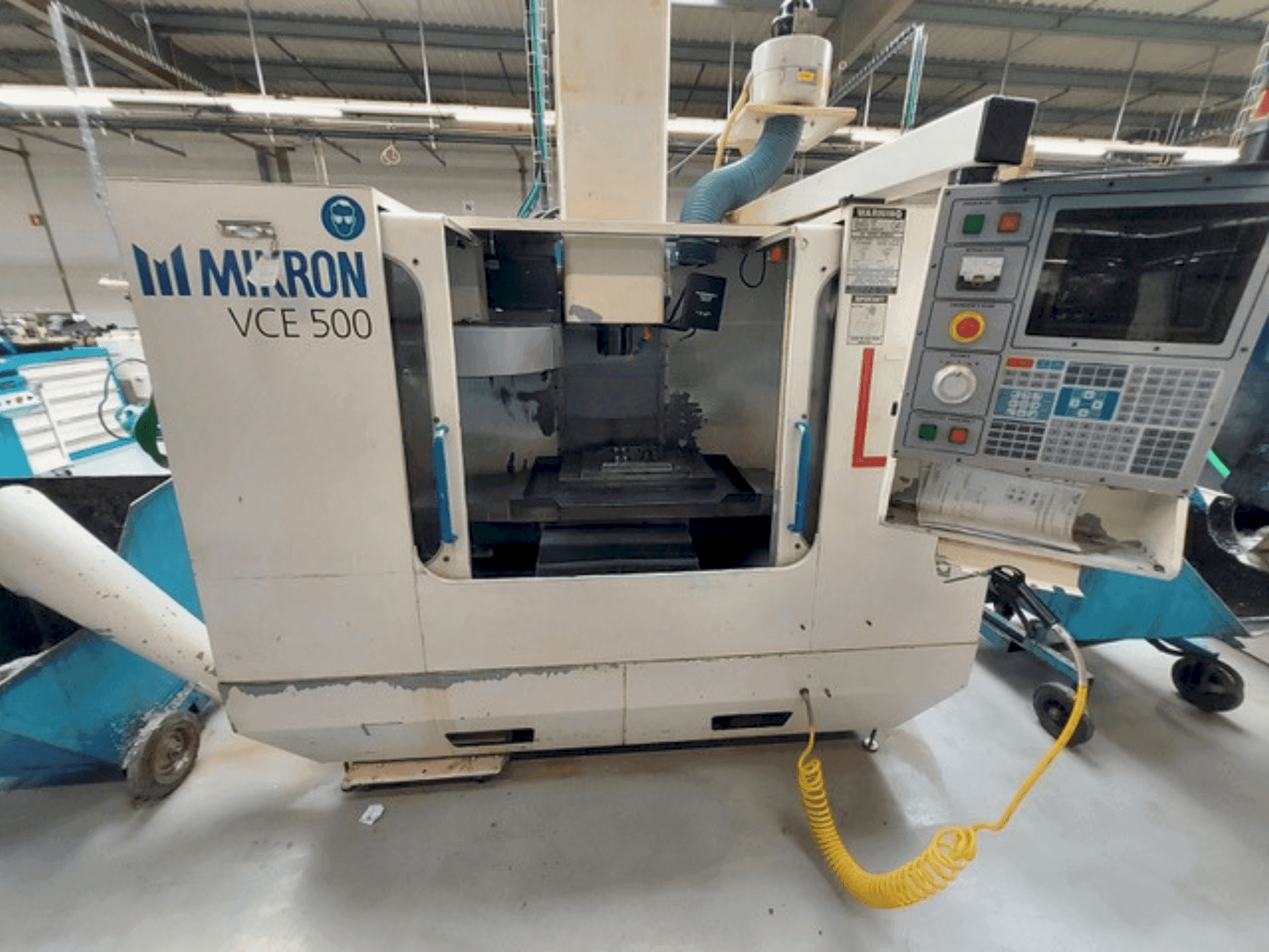 Masina HAAS MIKRON VCE 500 eestvaade