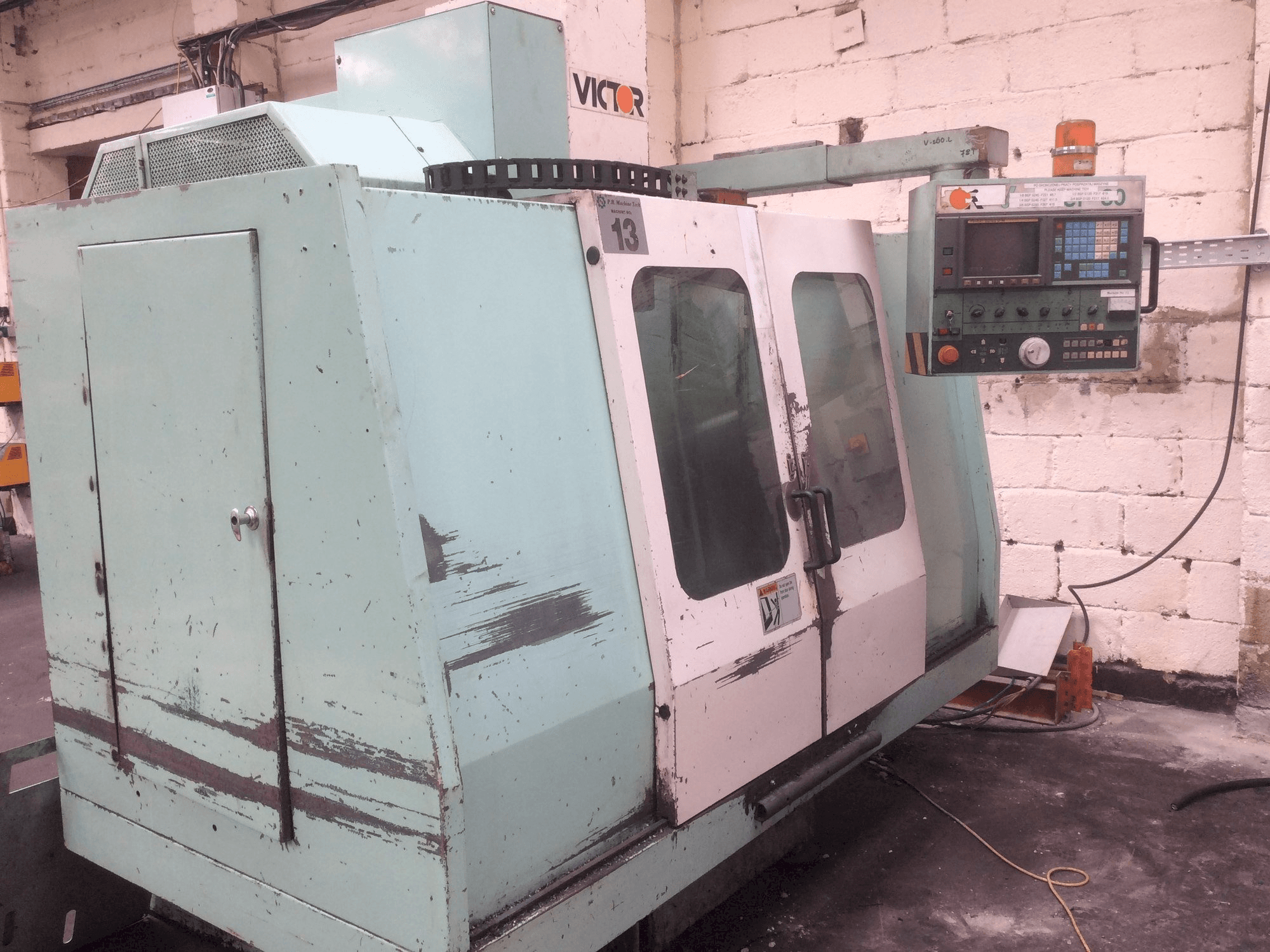 Masina Victor V Center-80 eestvaade