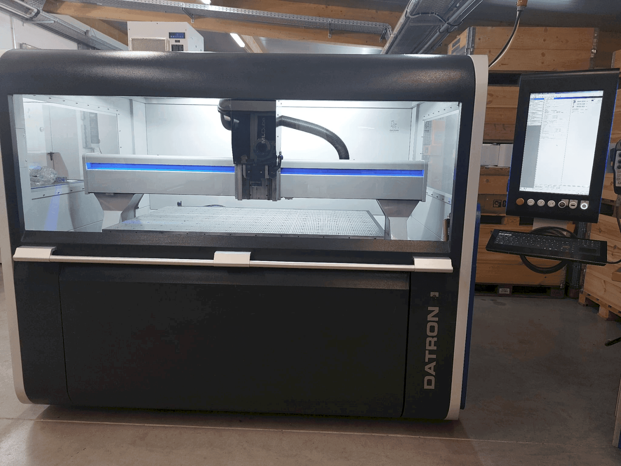 Masina Datron MLCube LS eestvaade