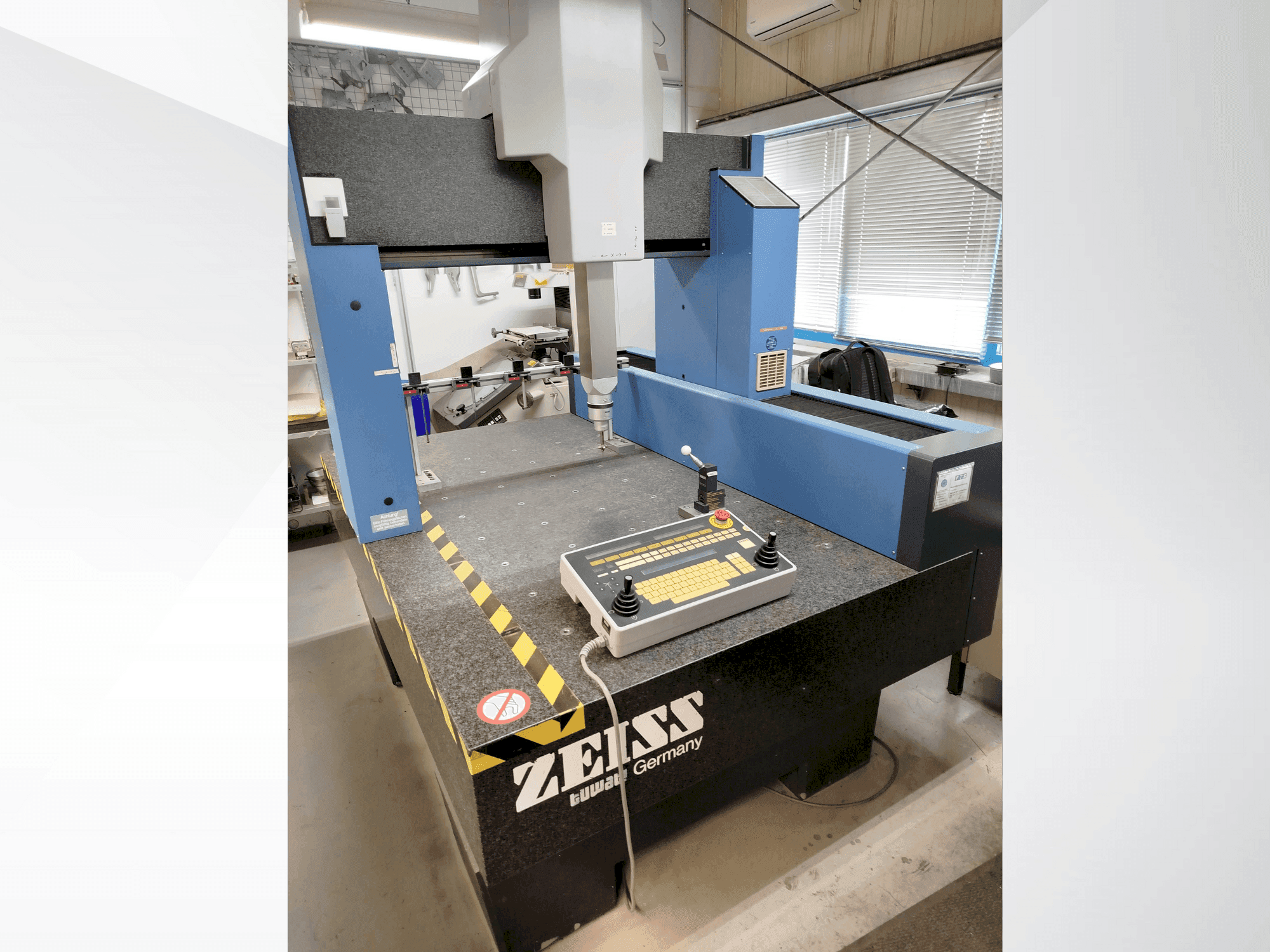 Masina ZEISS Contura G2 eestvaade