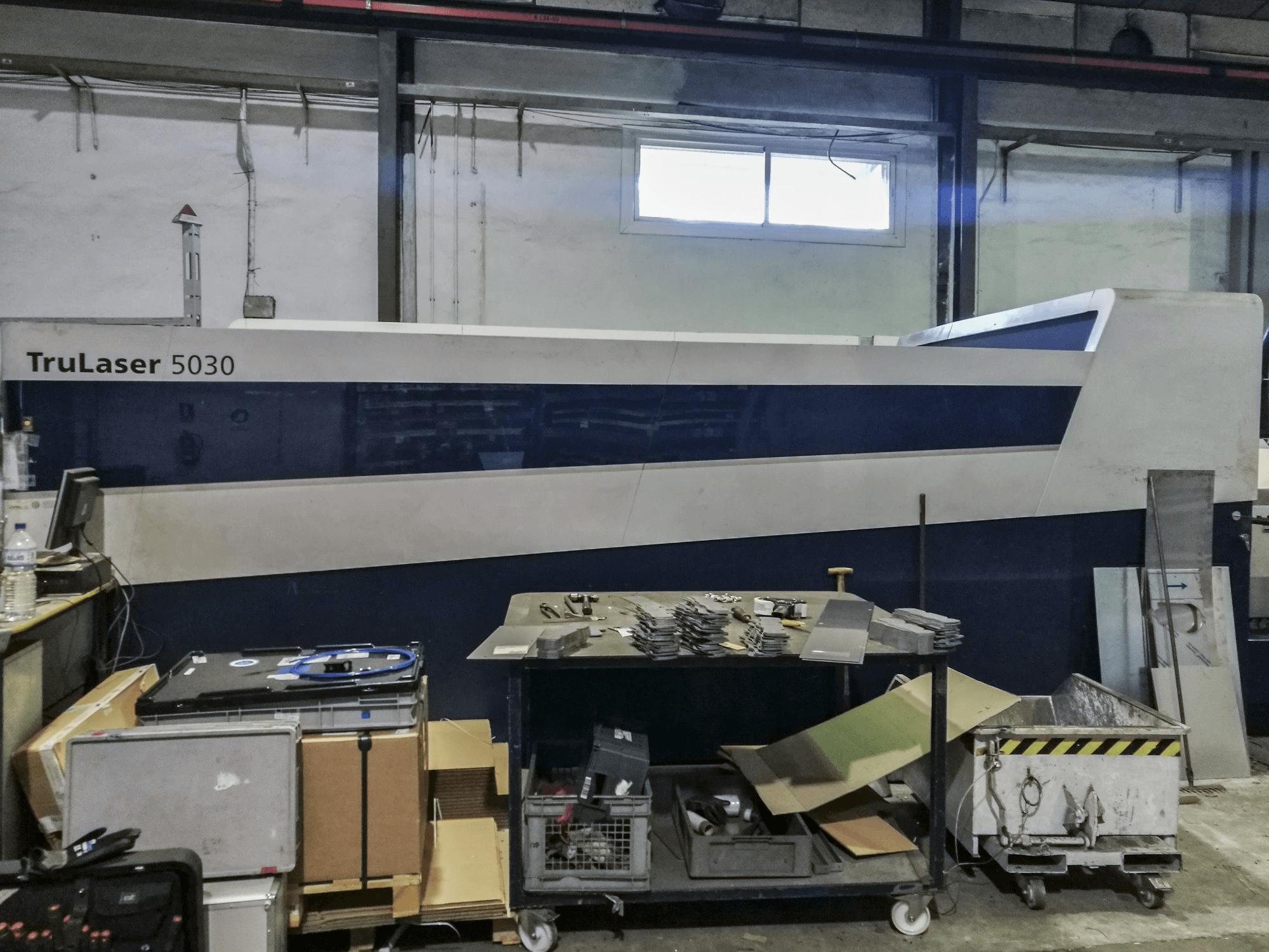 Masina Trumpf TruLaser 5030 fiber parema külje vaade