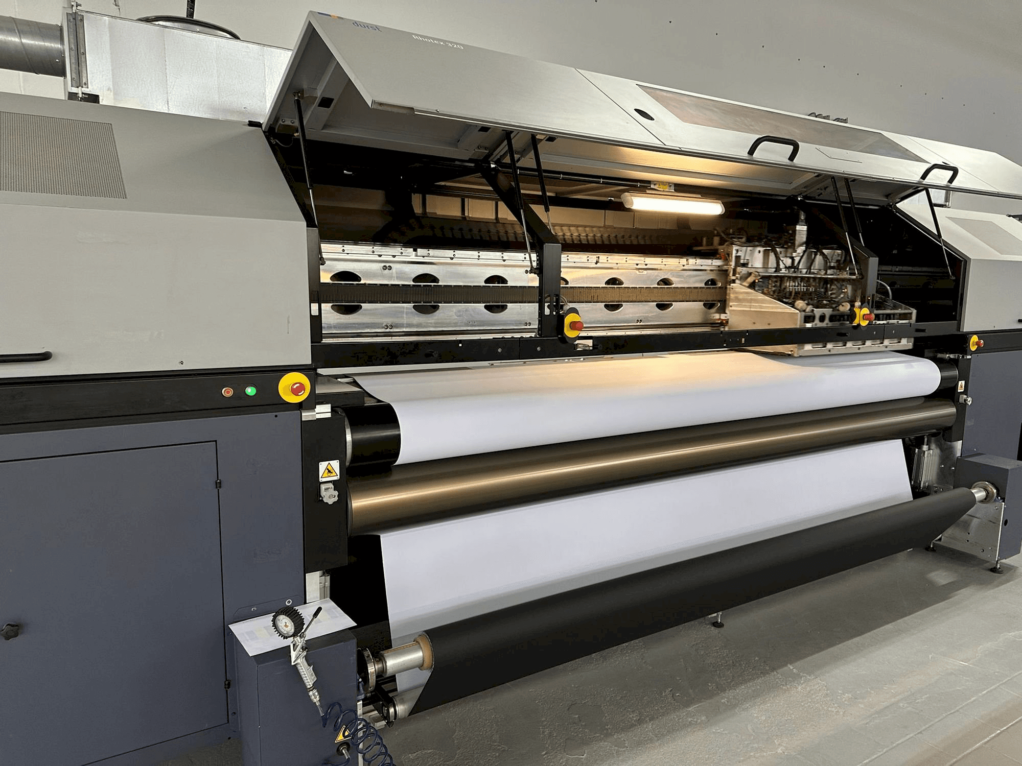 Masina Durst Rhotex 320 eestvaade