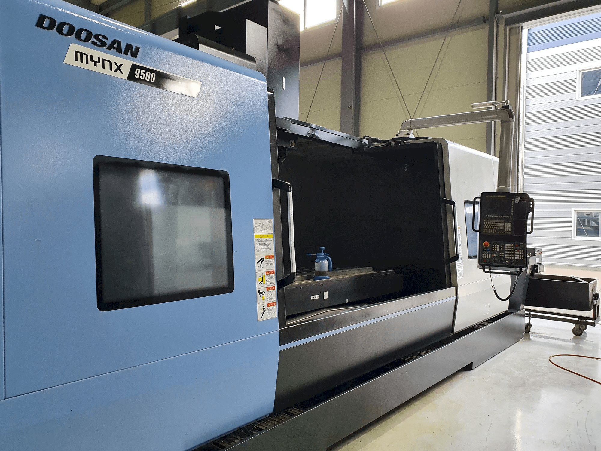 Masina Doosan MYNX 9500 eestvaade