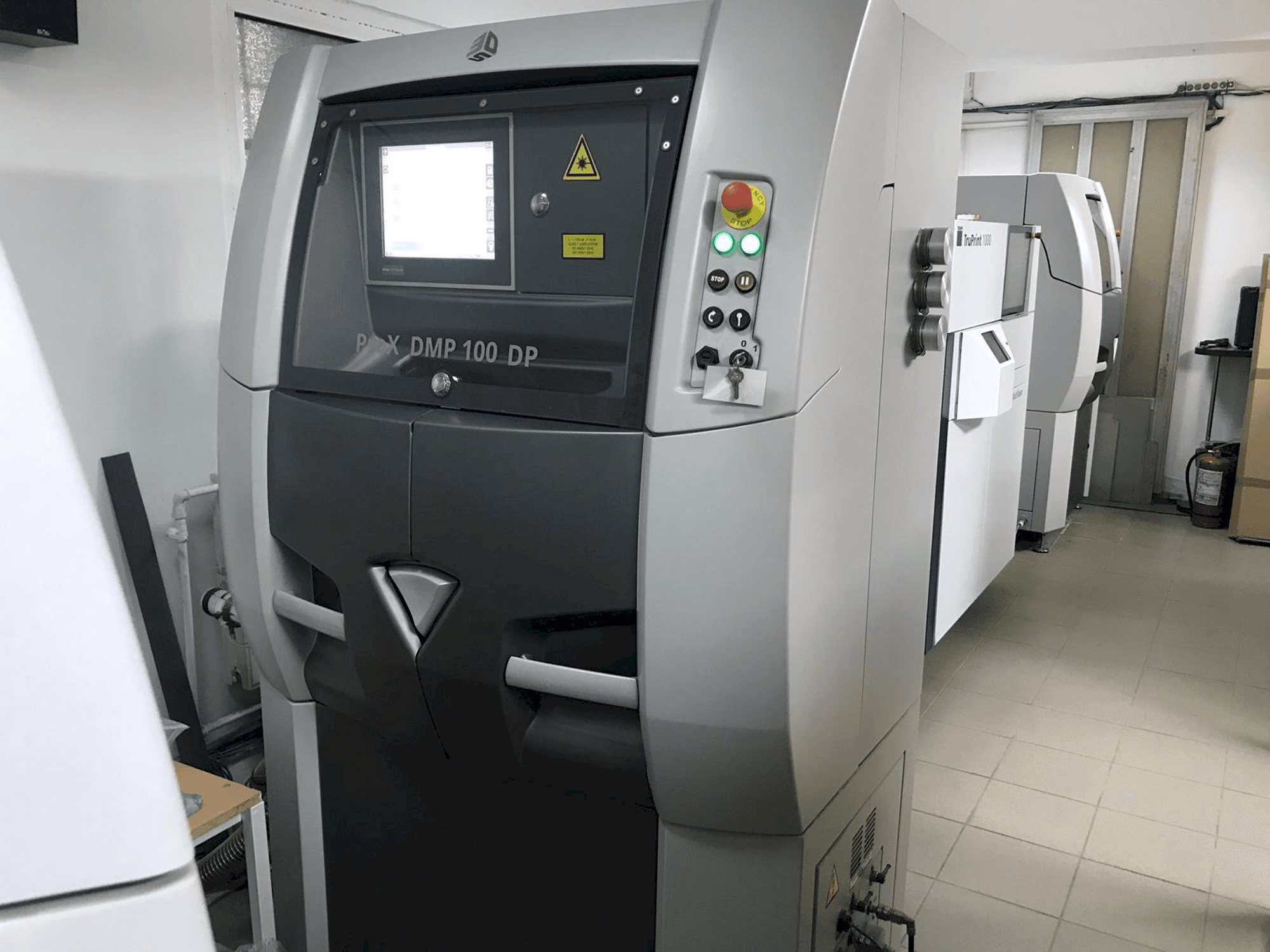 Masina 3D SYSTEMS ProX DMP 100 eestvaade