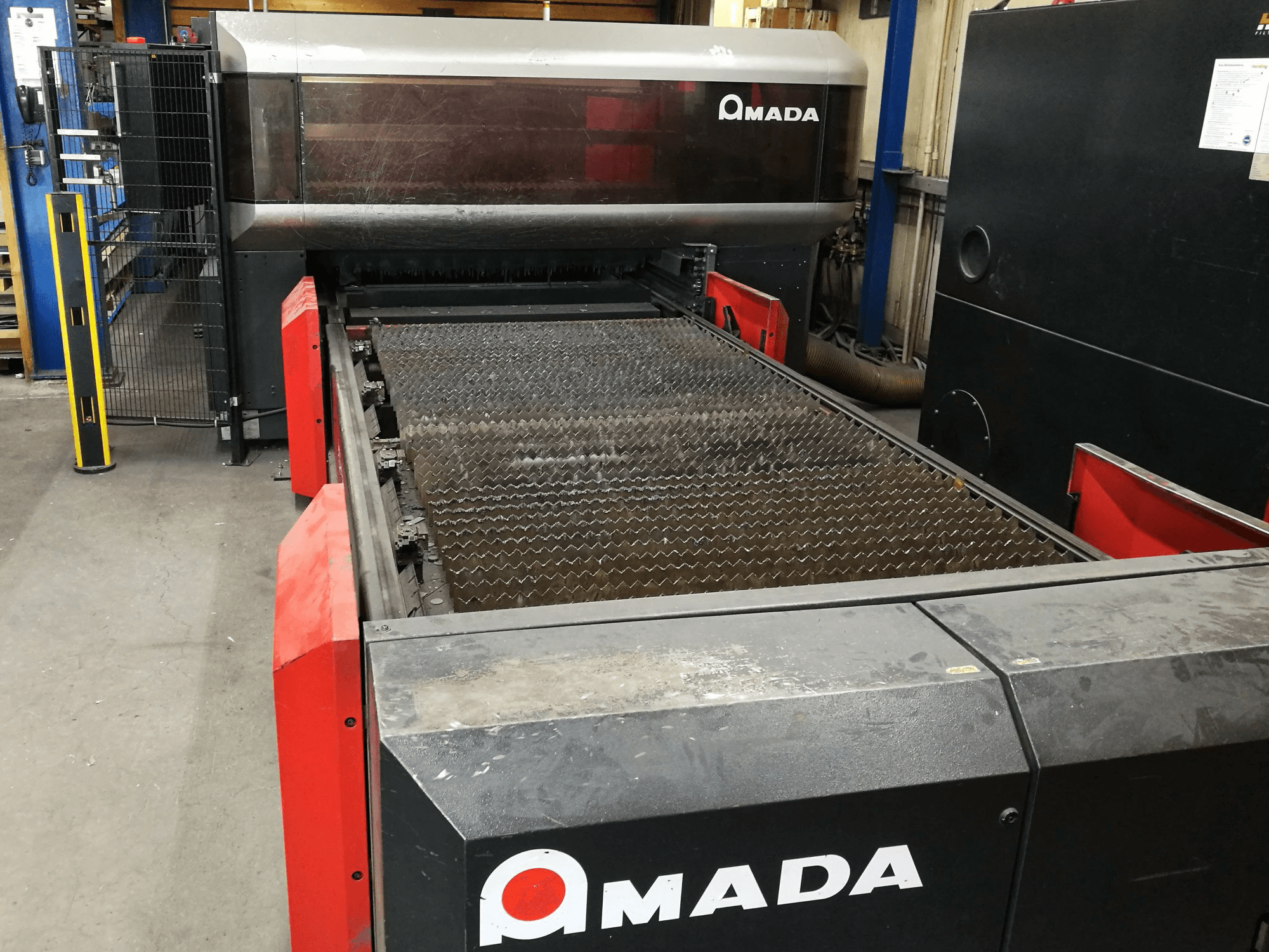 Masina AMADA LC 3015 X1 NT eestvaade