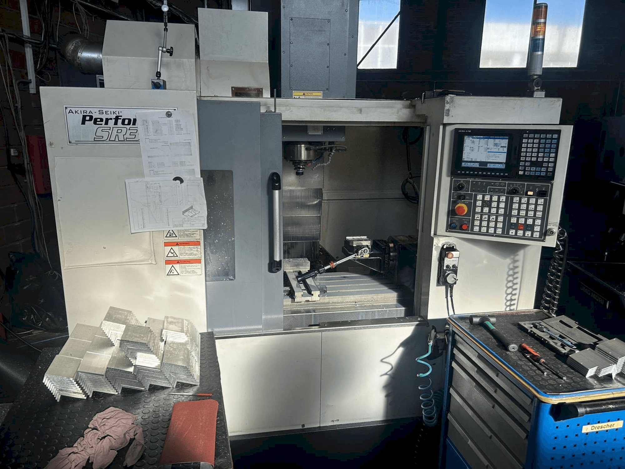 Masina Akira Seiki SR3AXP eestvaade